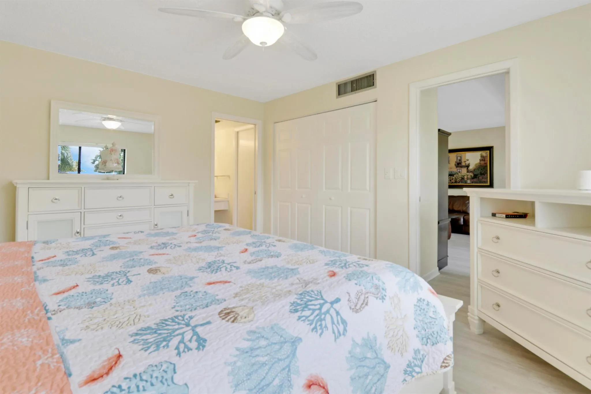 1600 NE Dixie Highway, #10-203