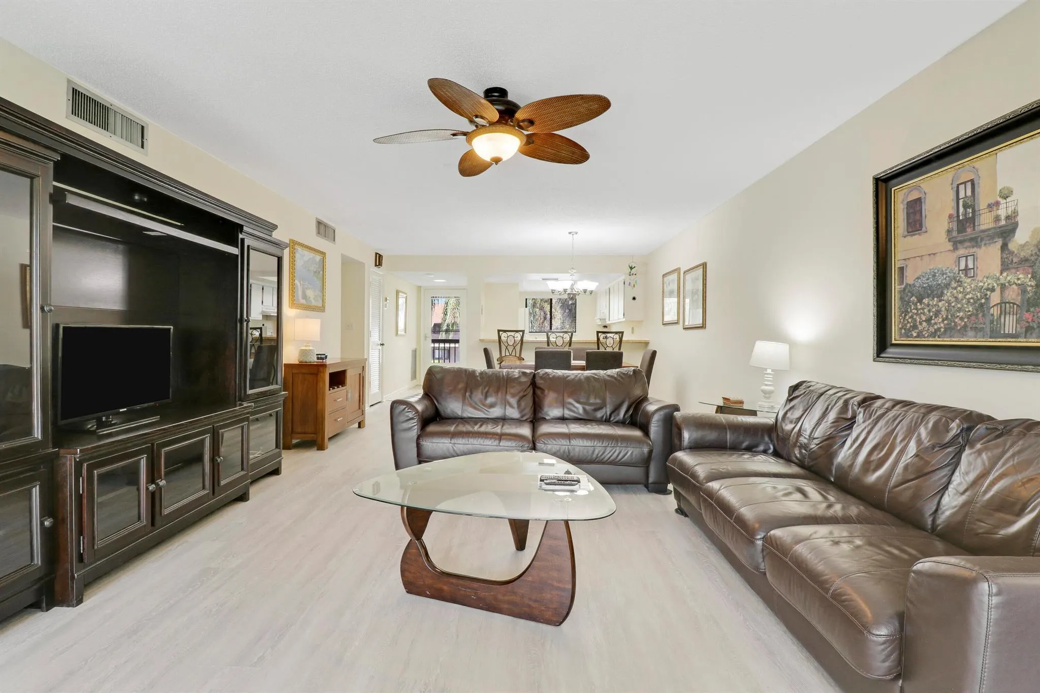 1600 NE Dixie Highway, #10-203