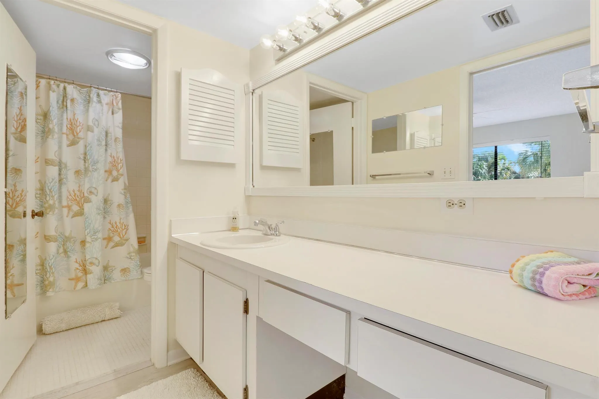 1600 NE Dixie Highway, #10-203