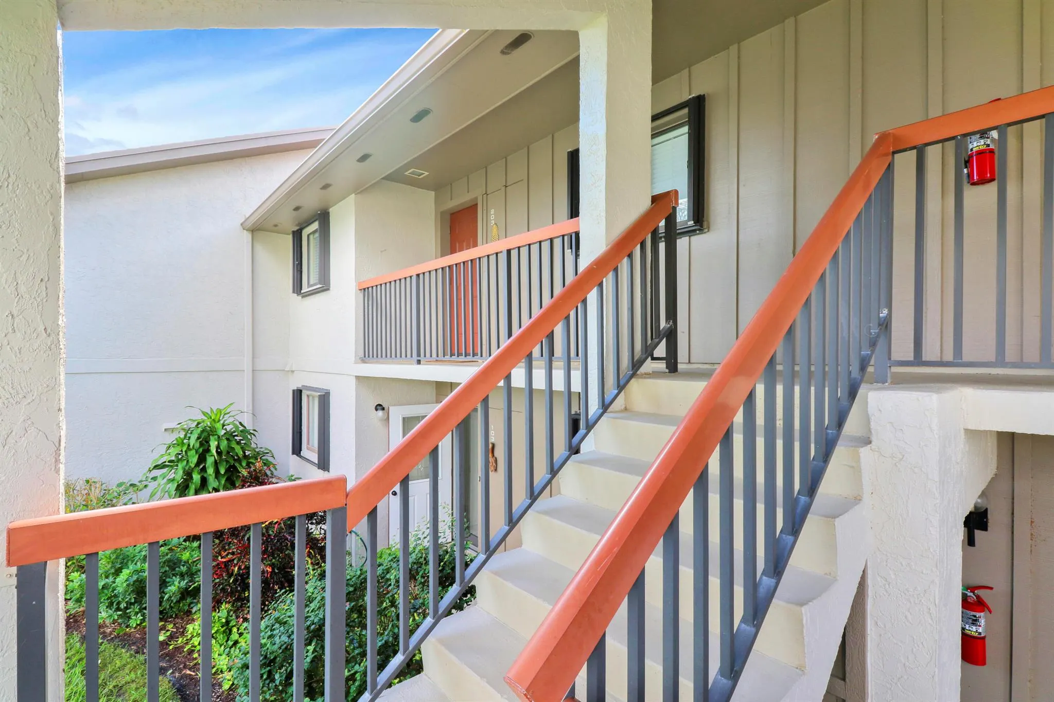 1600 NE Dixie Highway, #10-203