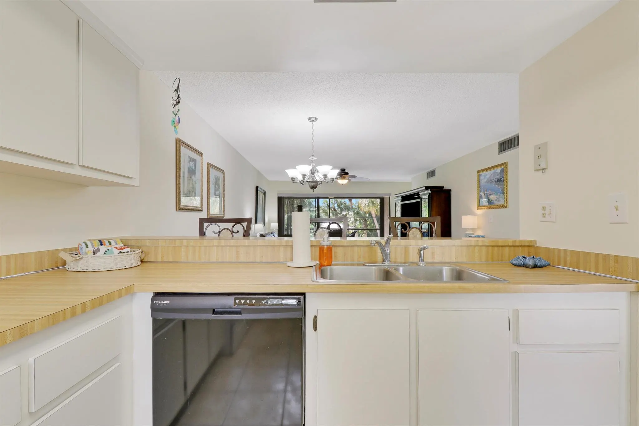1600 NE Dixie Highway, #10-203