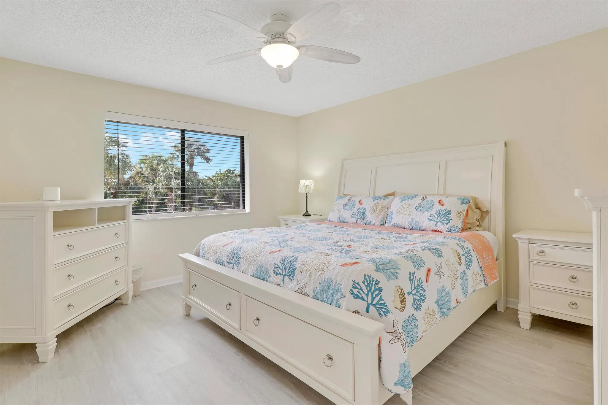 1600 NE Dixie Highway, #10-203