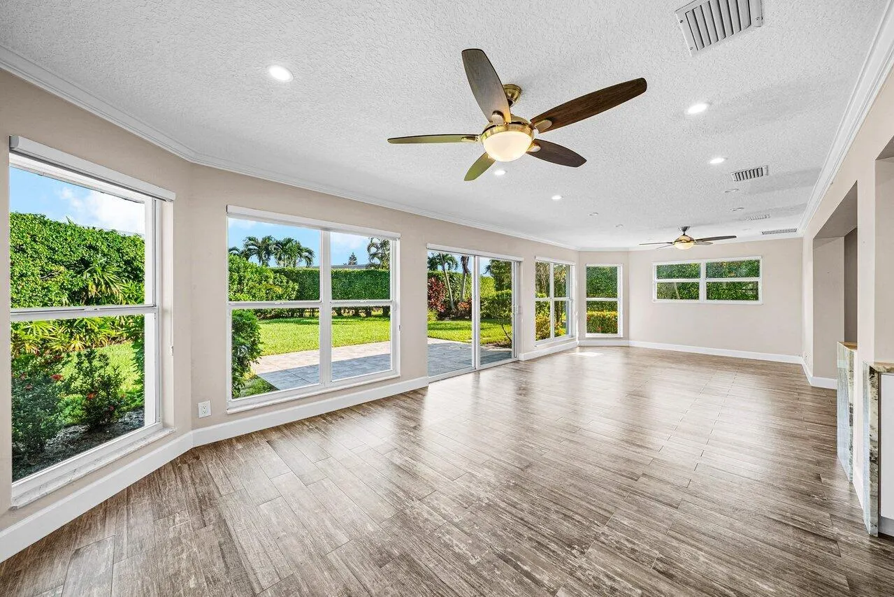 401 French Royale Circle