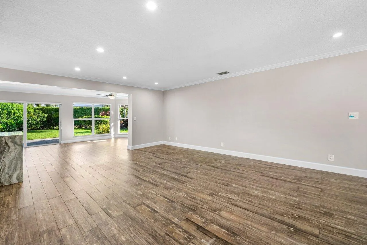 401 French Royale Circle