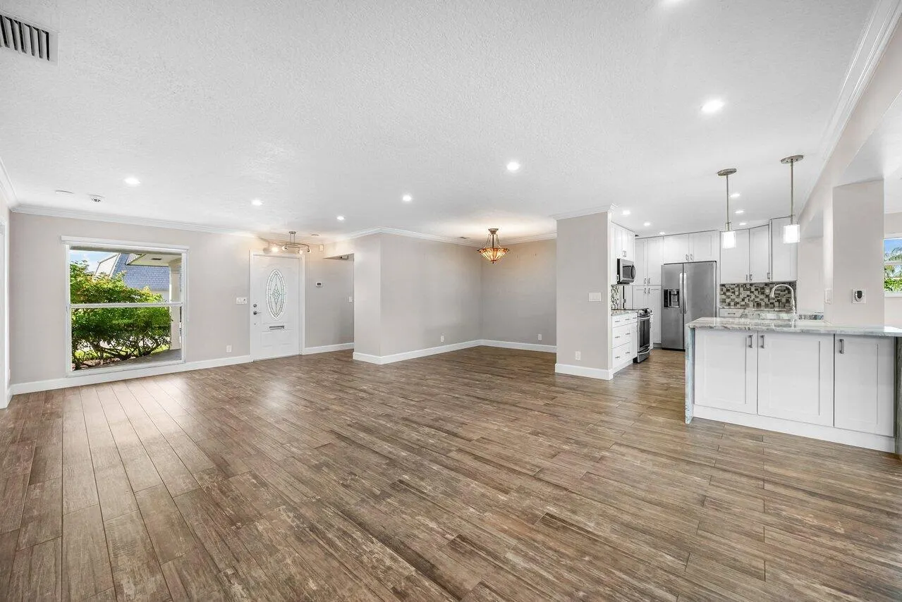 401 French Royale Circle