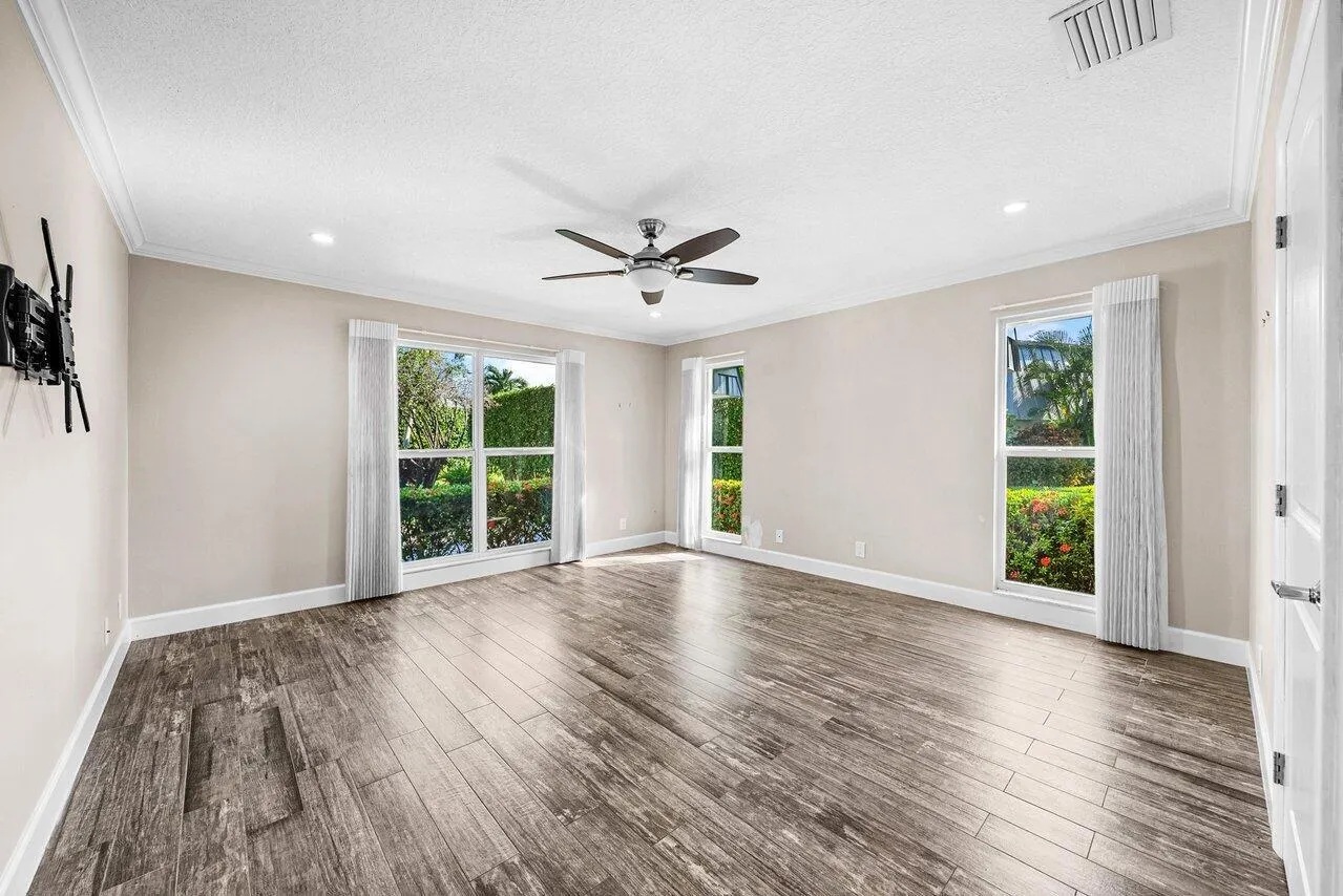 401 French Royale Circle