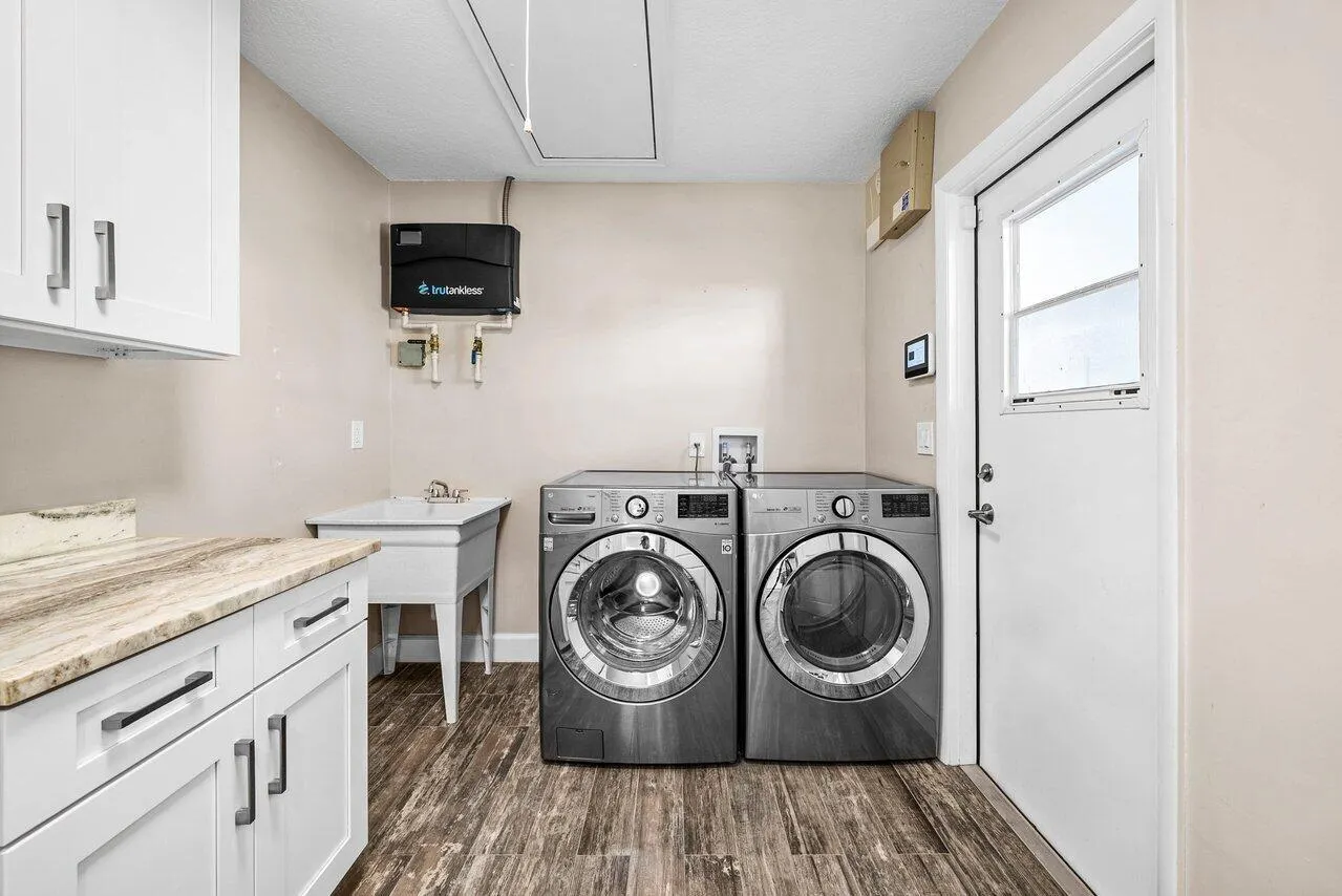 401 French Royale Circle