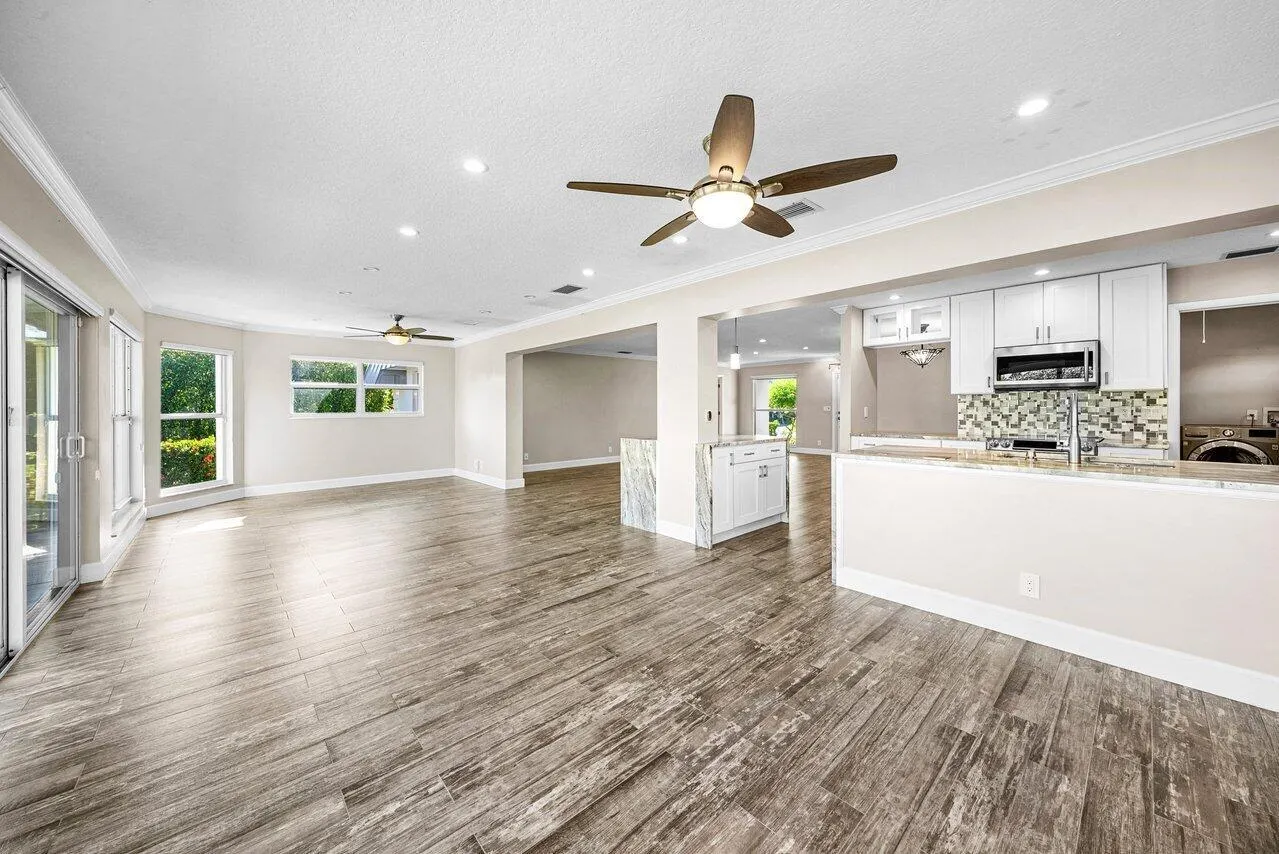 401 French Royale Circle