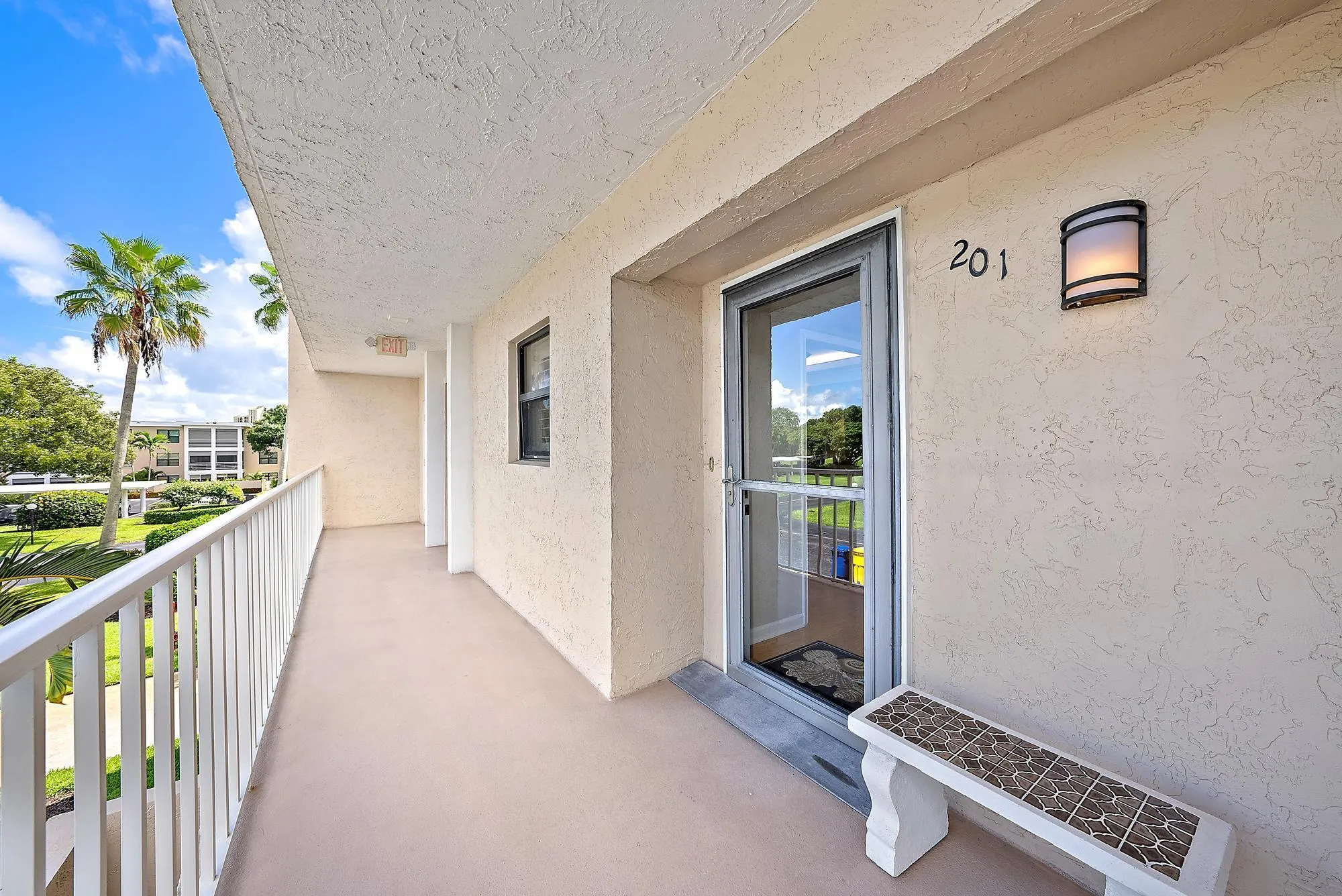 300 N A1a, #201i