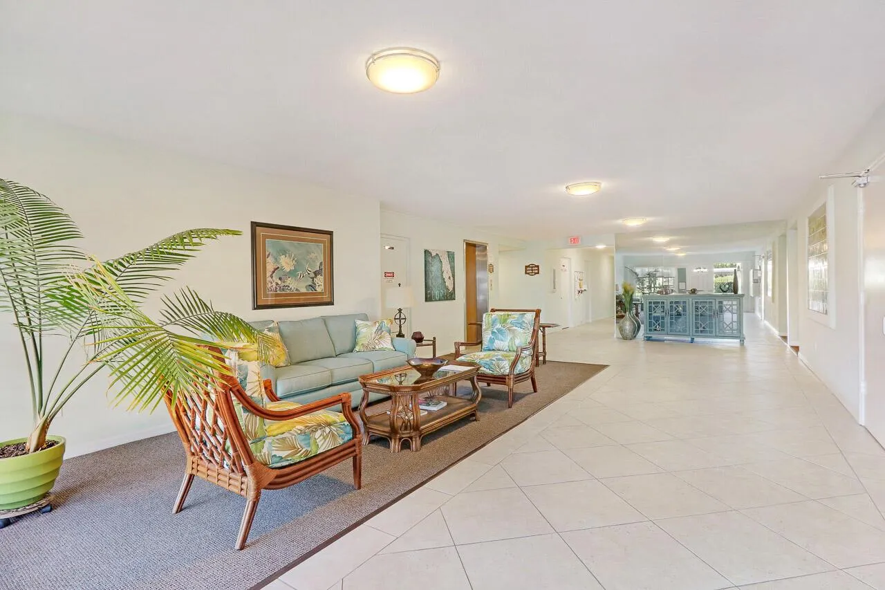 300 N A1a, #201i