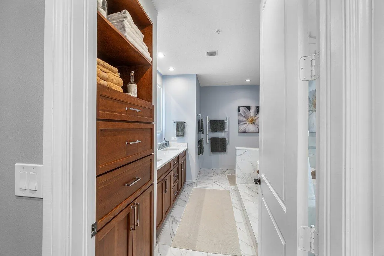 200 NE 2nd Avenue, #205