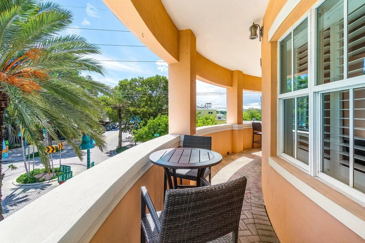 200 NE 2nd Avenue, #205