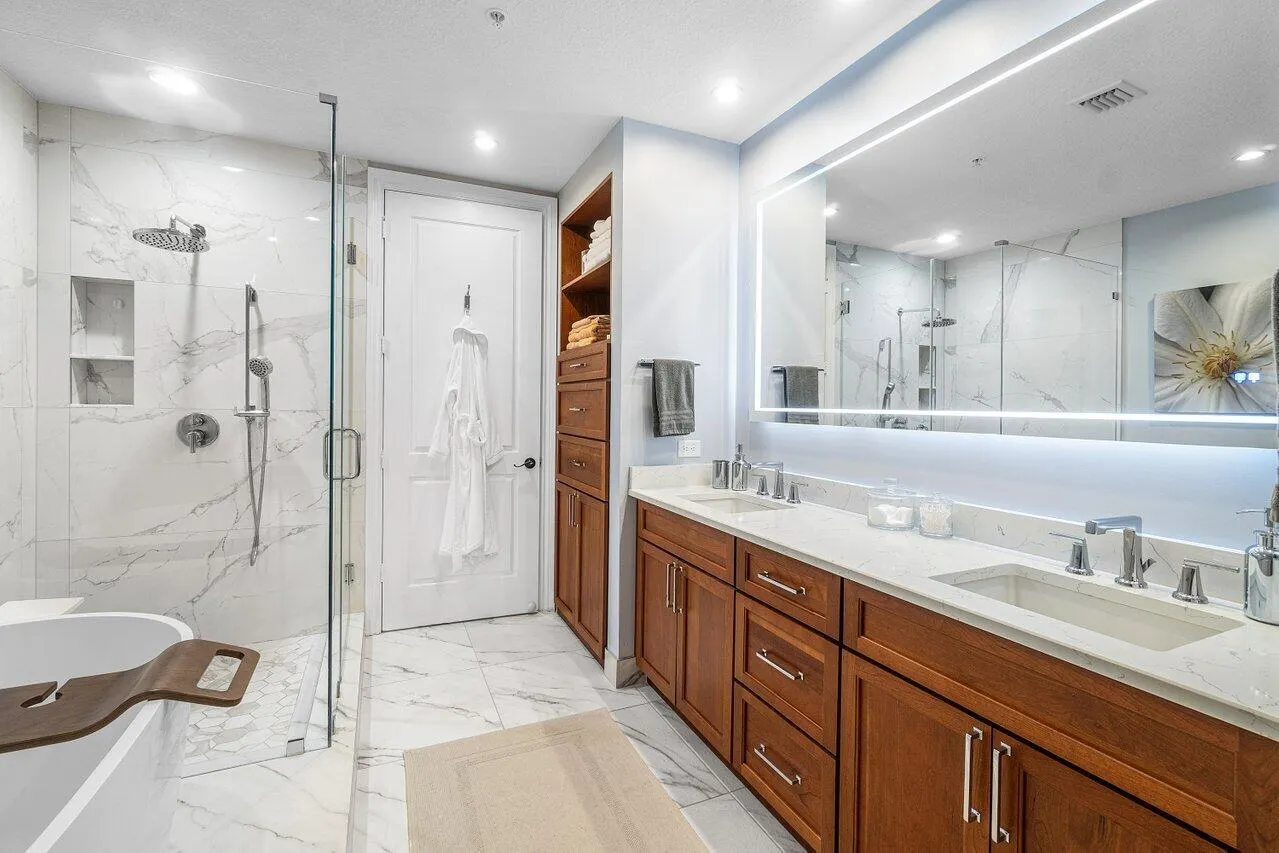 200 NE 2nd Avenue, #205