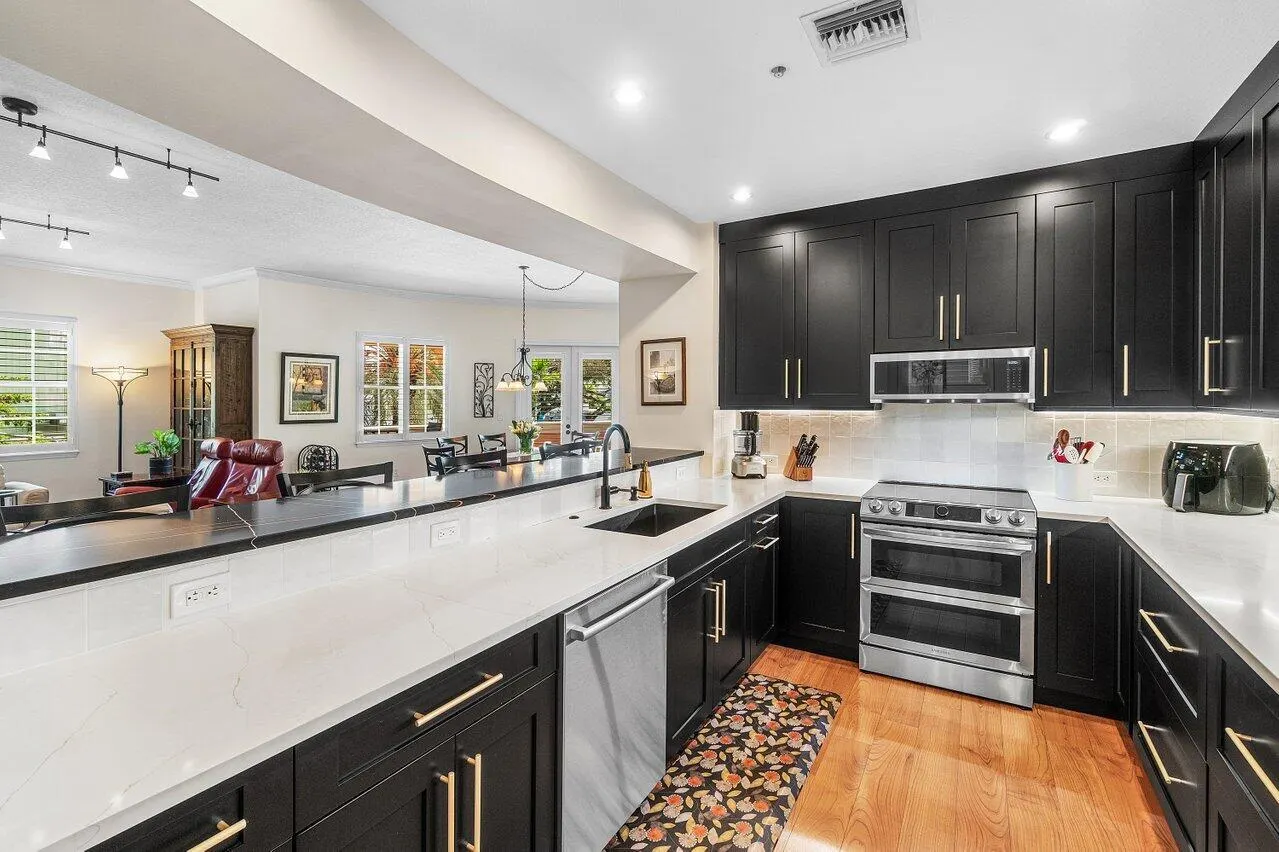 200 NE 2nd Avenue, #205