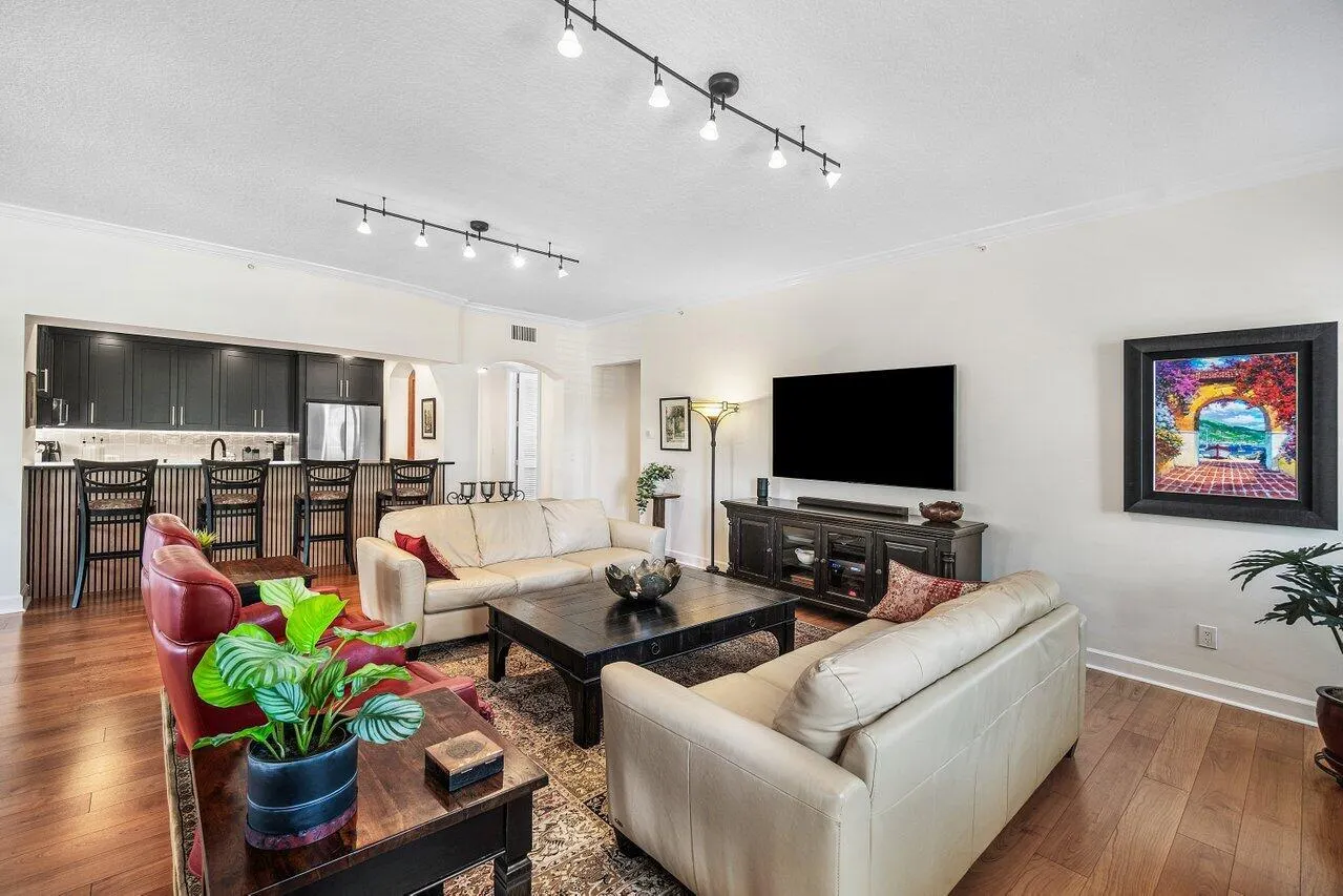 200 NE 2nd Avenue, #205