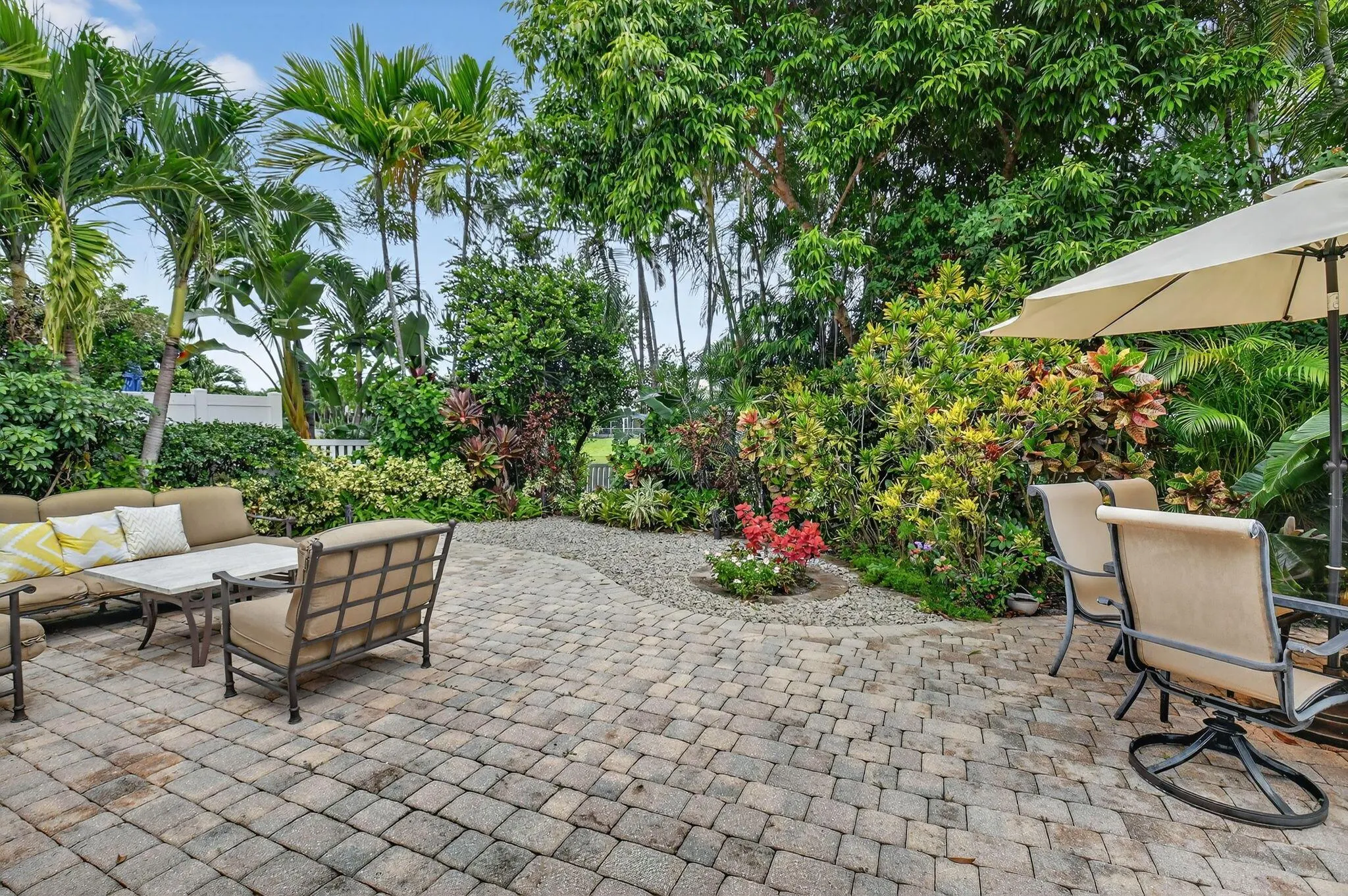 523 Canoe Point