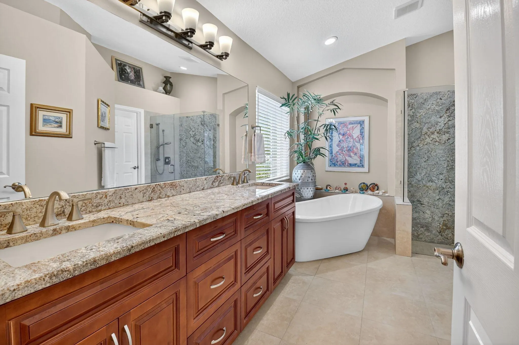 523 Canoe Point