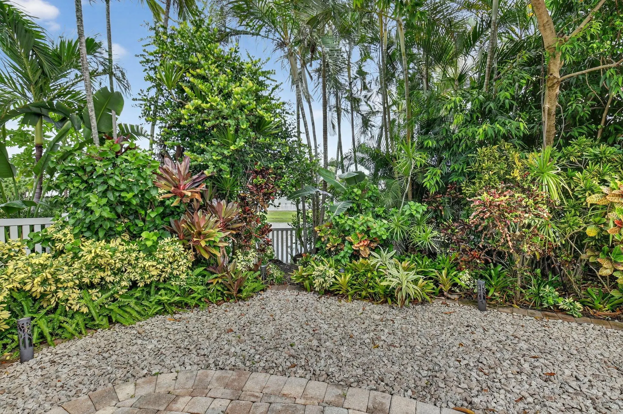523 Canoe Point