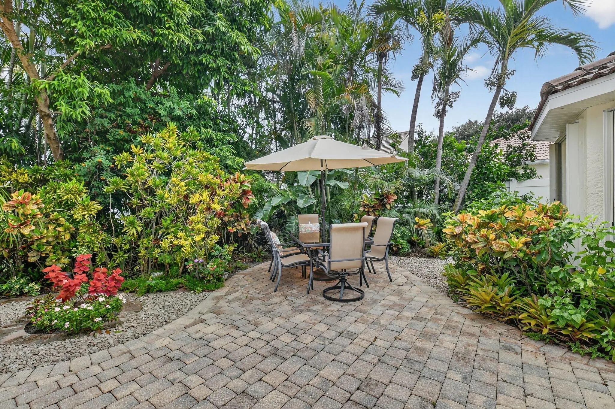 523 Canoe Point