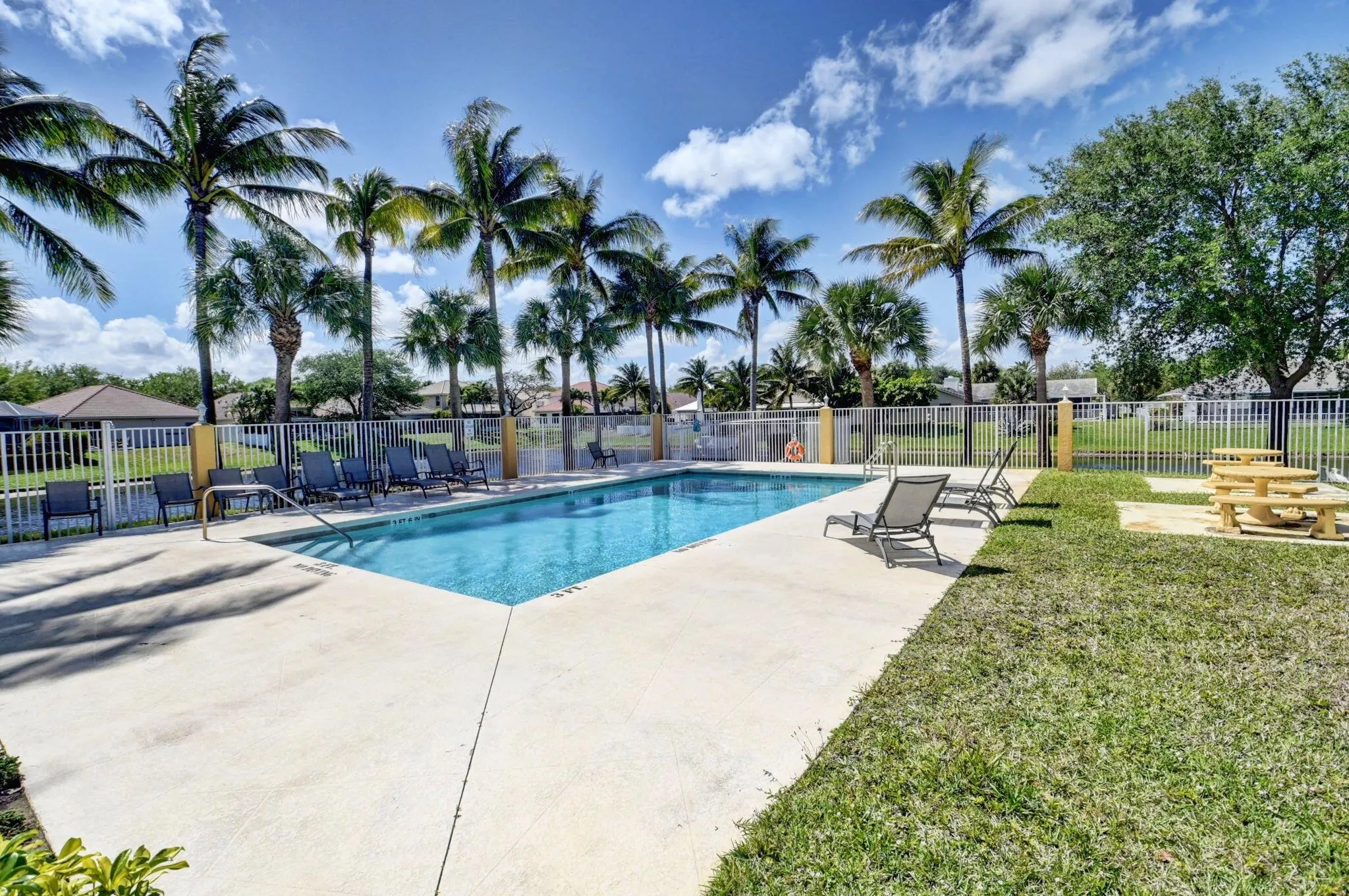 523 Canoe Point