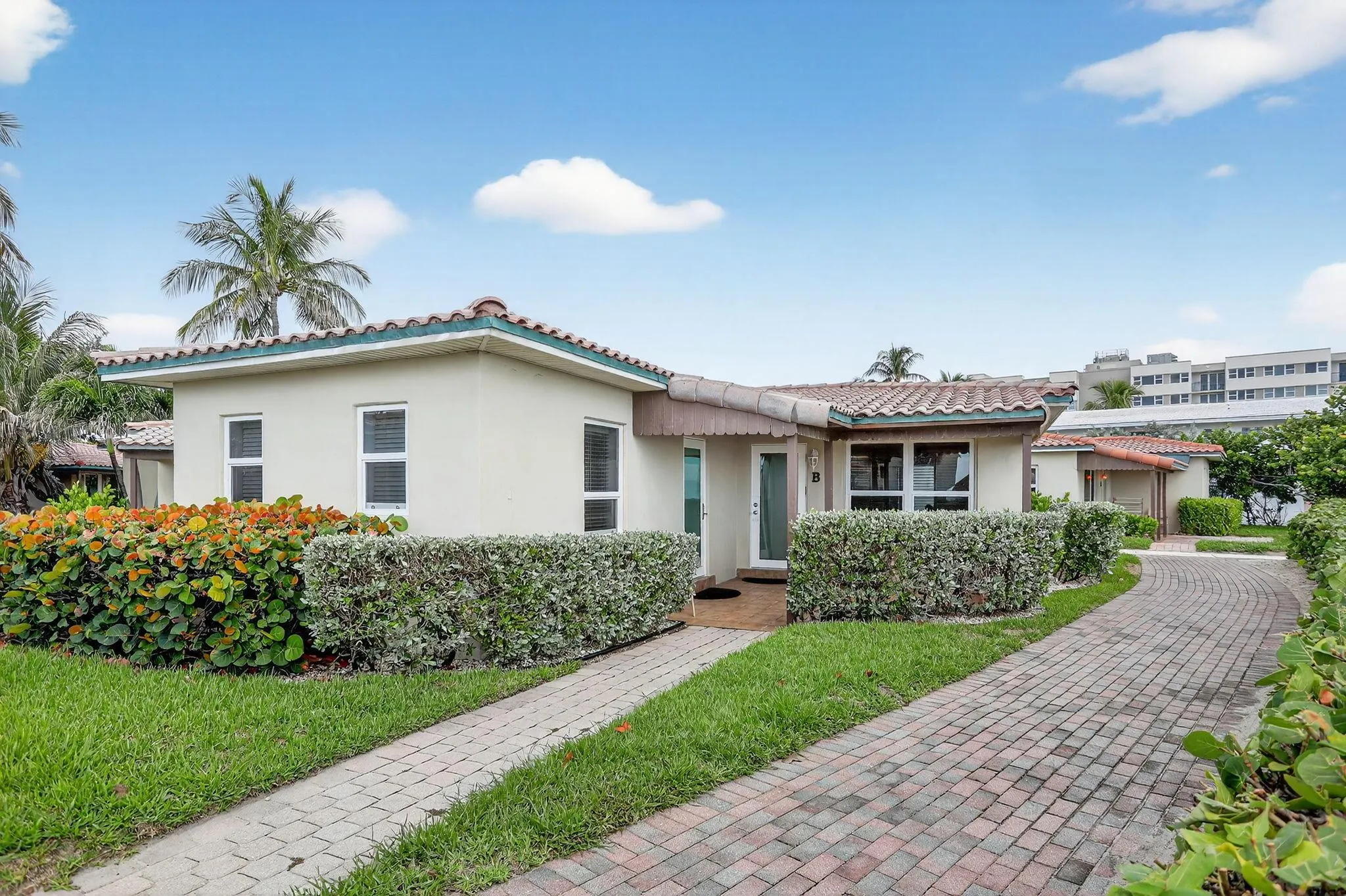 1225 Hillsboro Mile, #B2