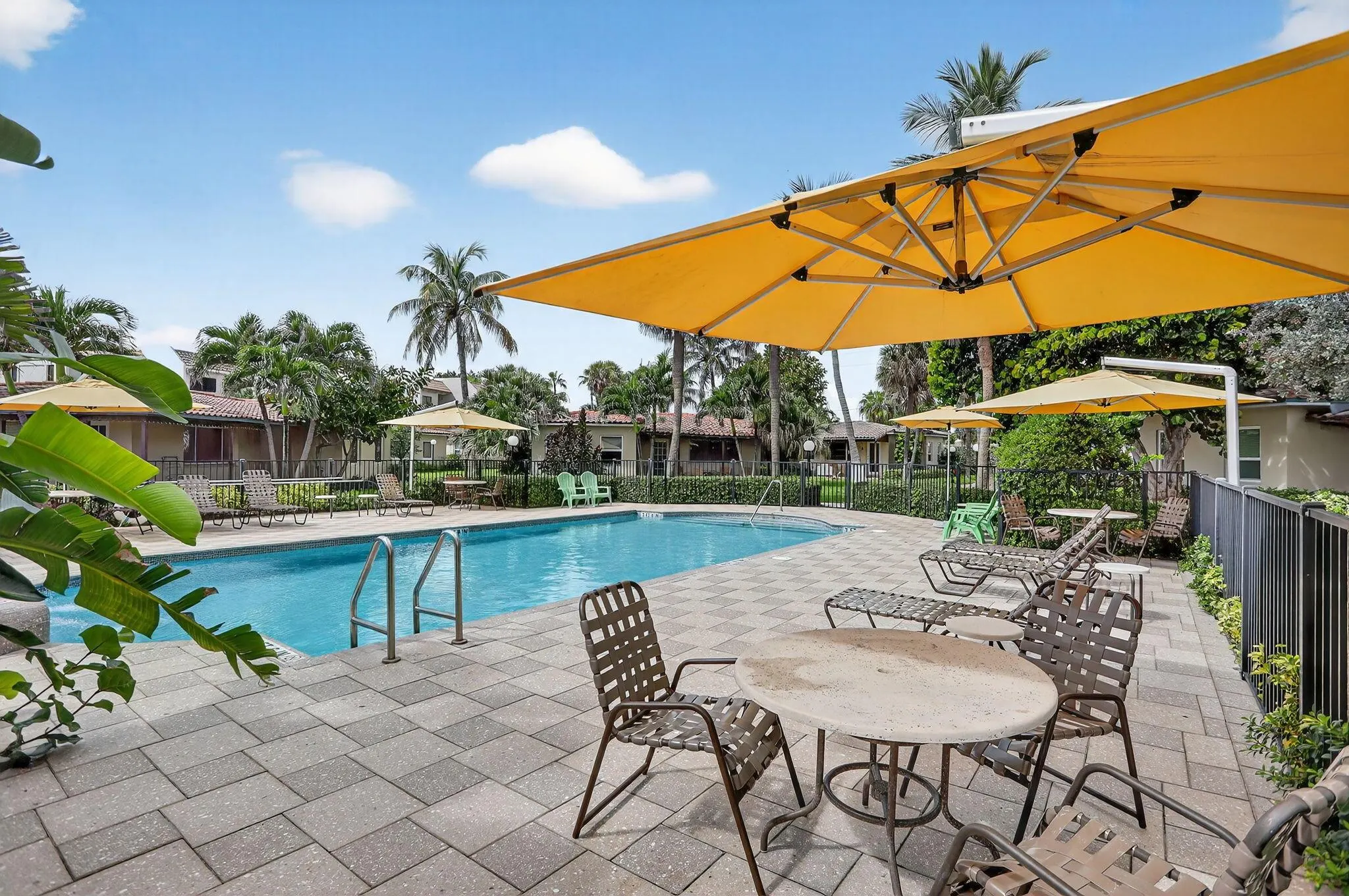 1225 Hillsboro Mile, #B2