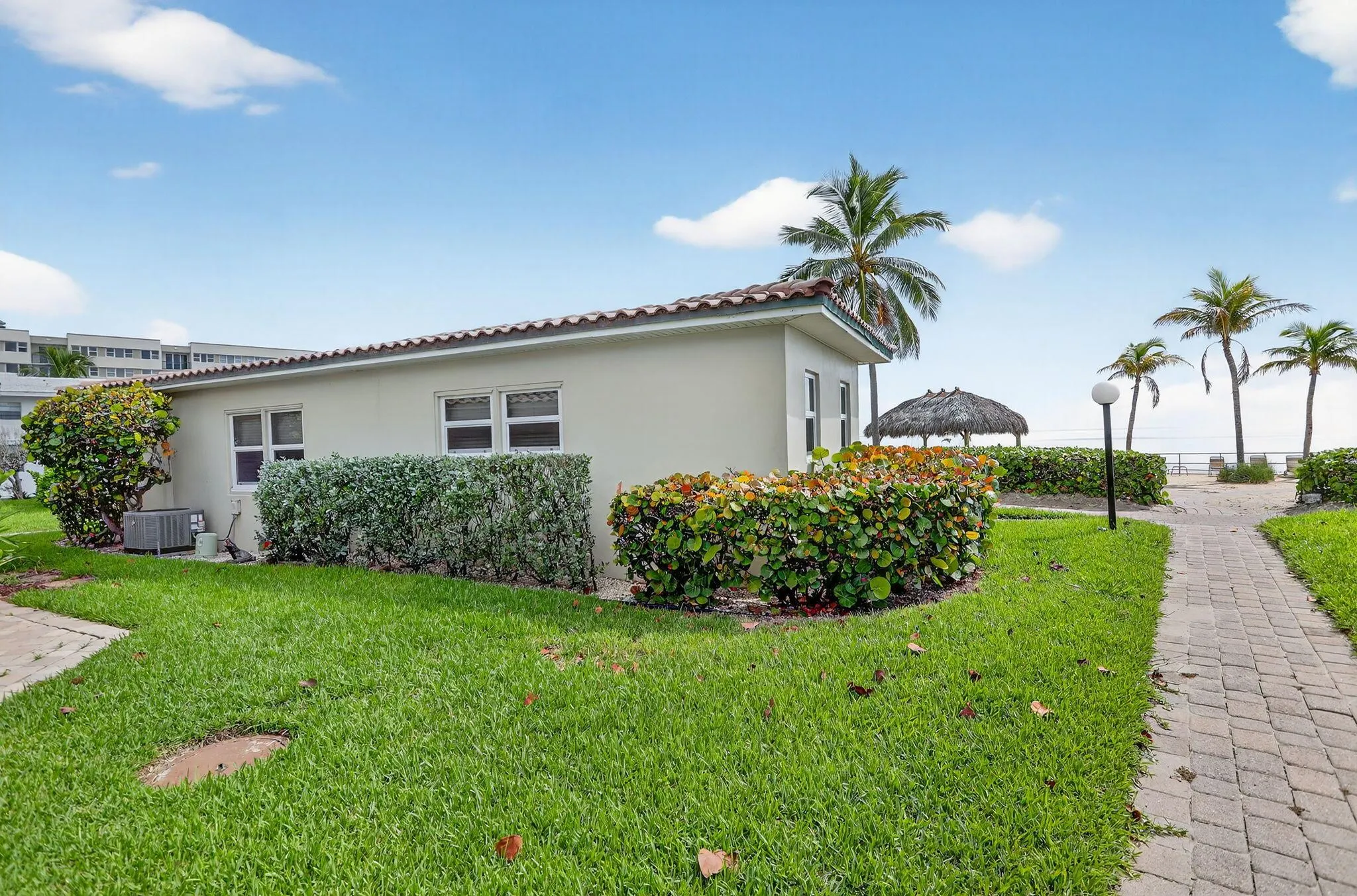 1225 Hillsboro Mile, #B2
