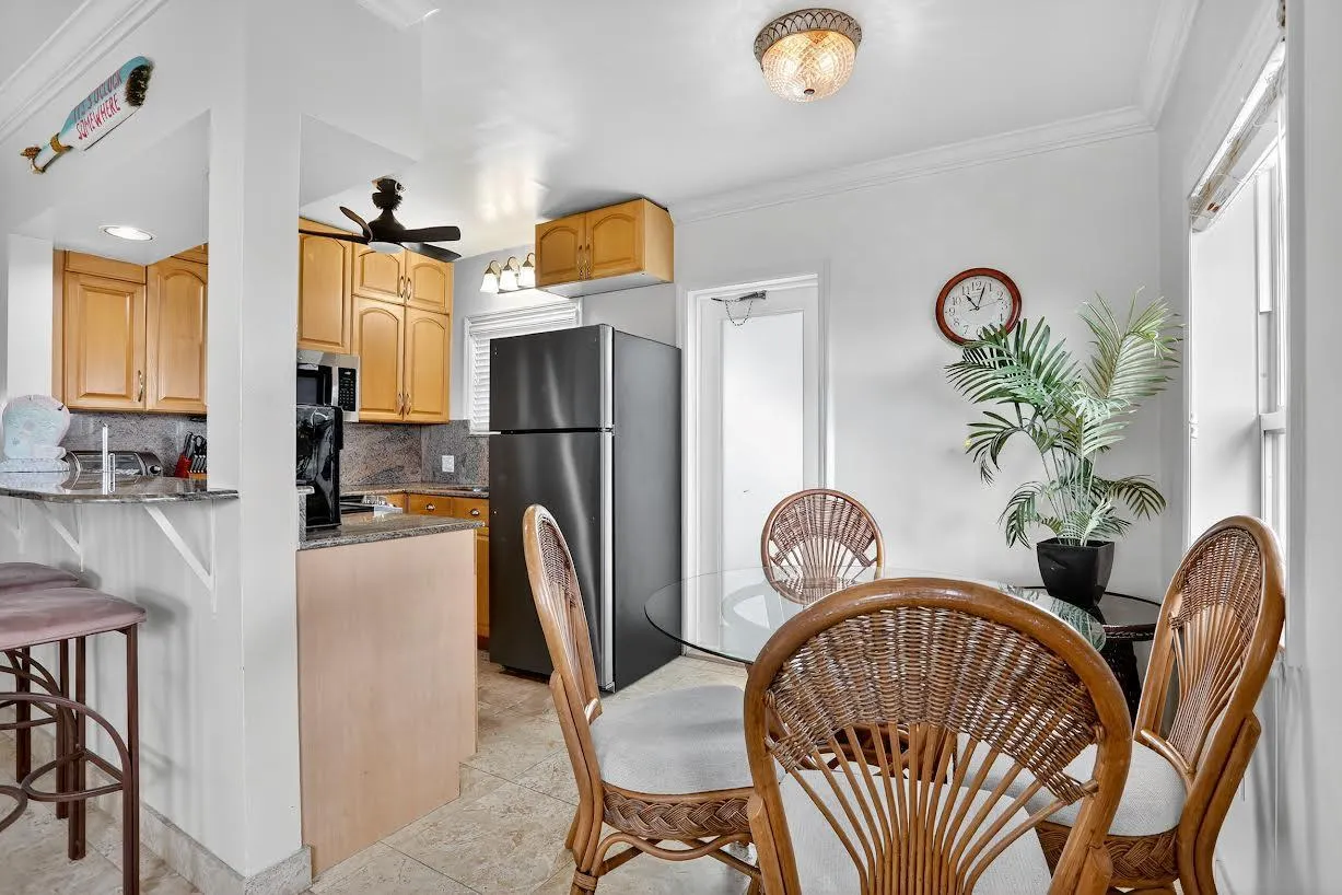 1225 Hillsboro Mile, #B2
