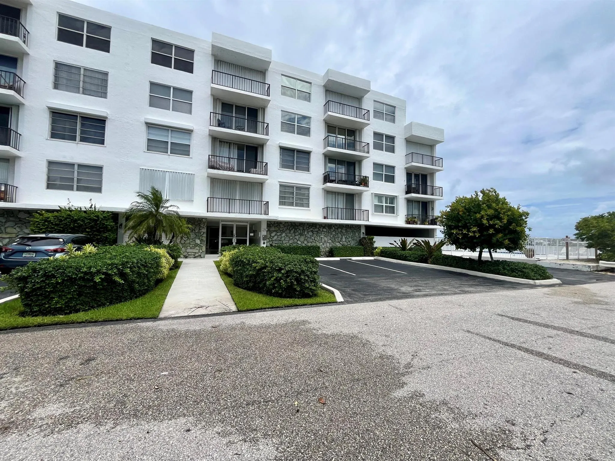 301 Croton Avenue, #305