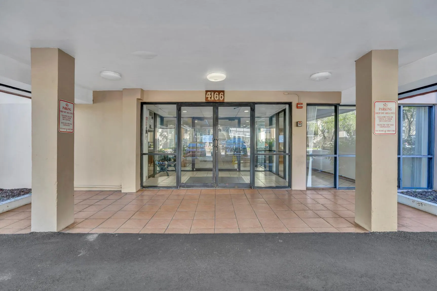 4166 Inverrary Drive, #304