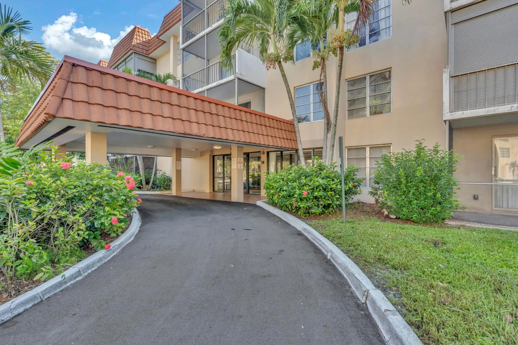 4166 Inverrary Drive, #304