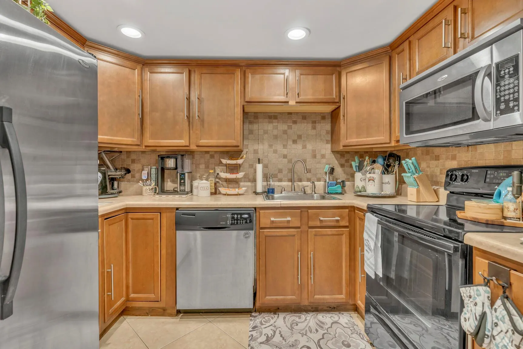 4166 Inverrary Drive, #304