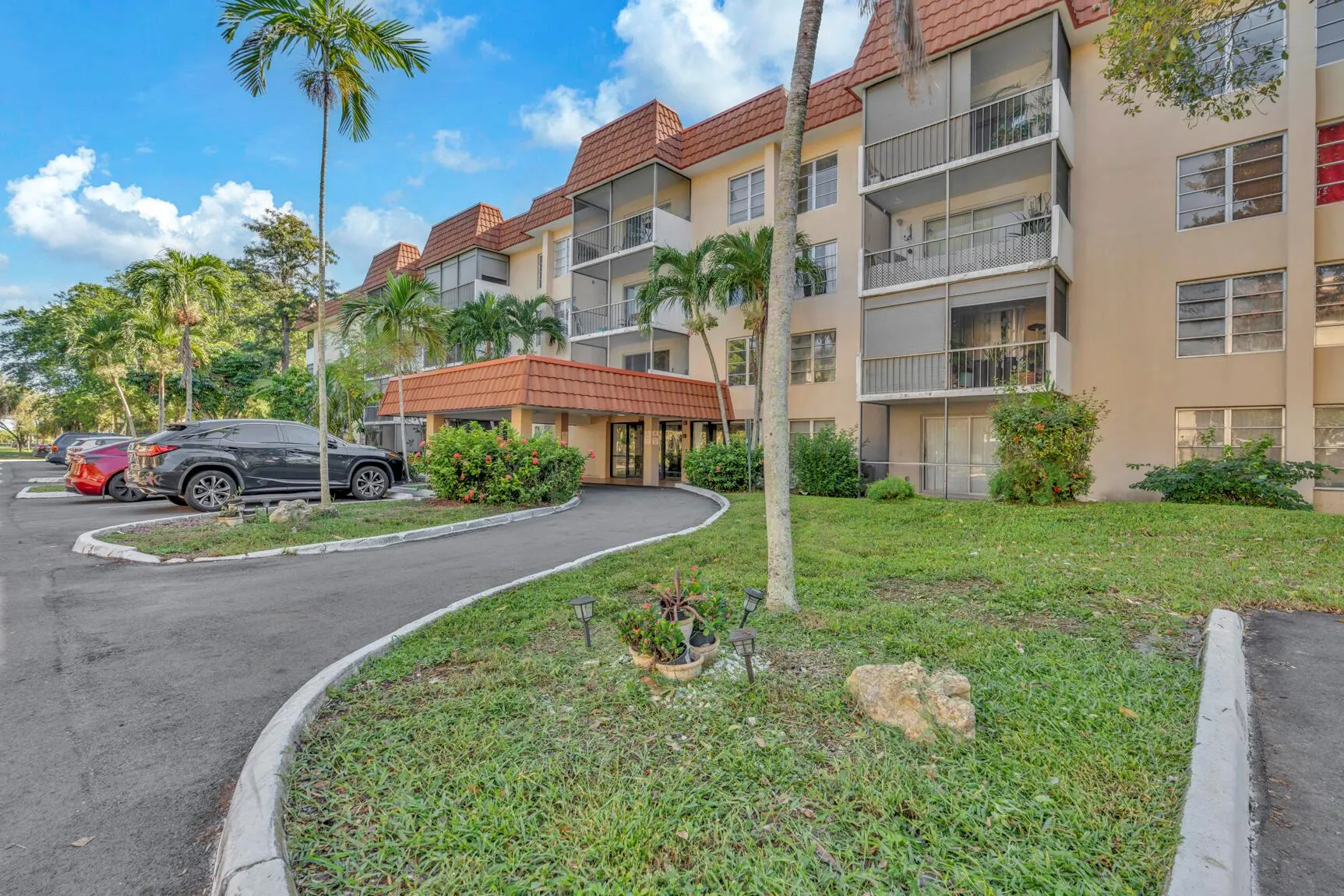 4166 Inverrary Drive, #304