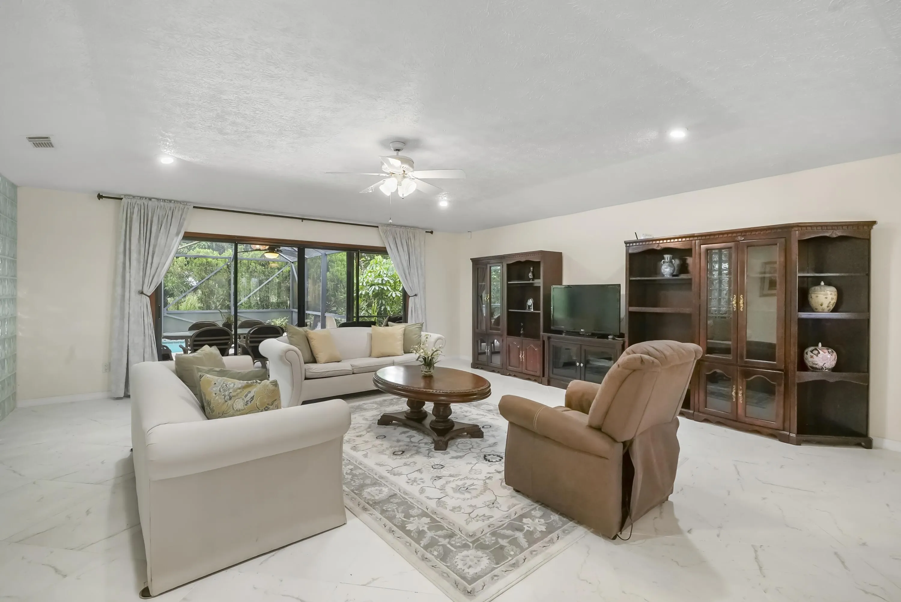 472 SE Majestic Terrace