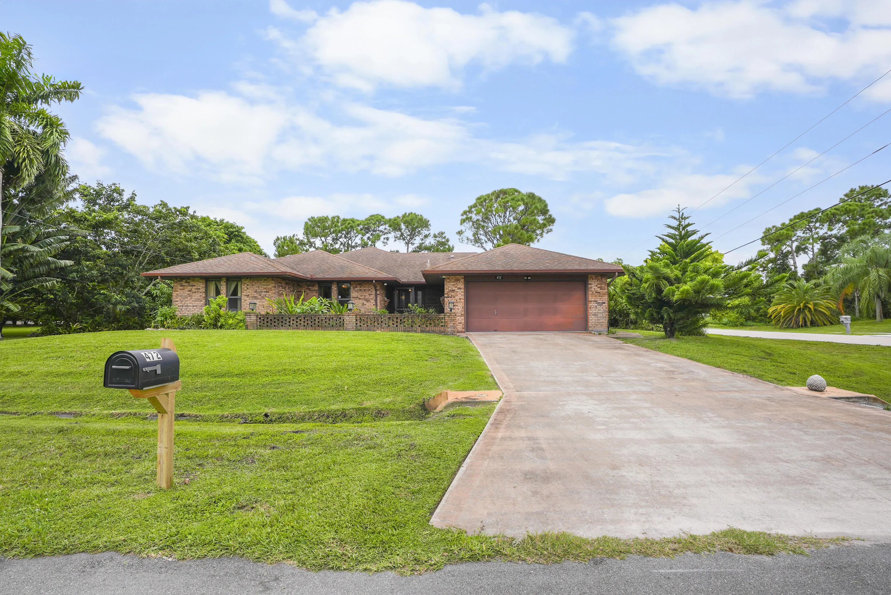472 SE Majestic Terrace