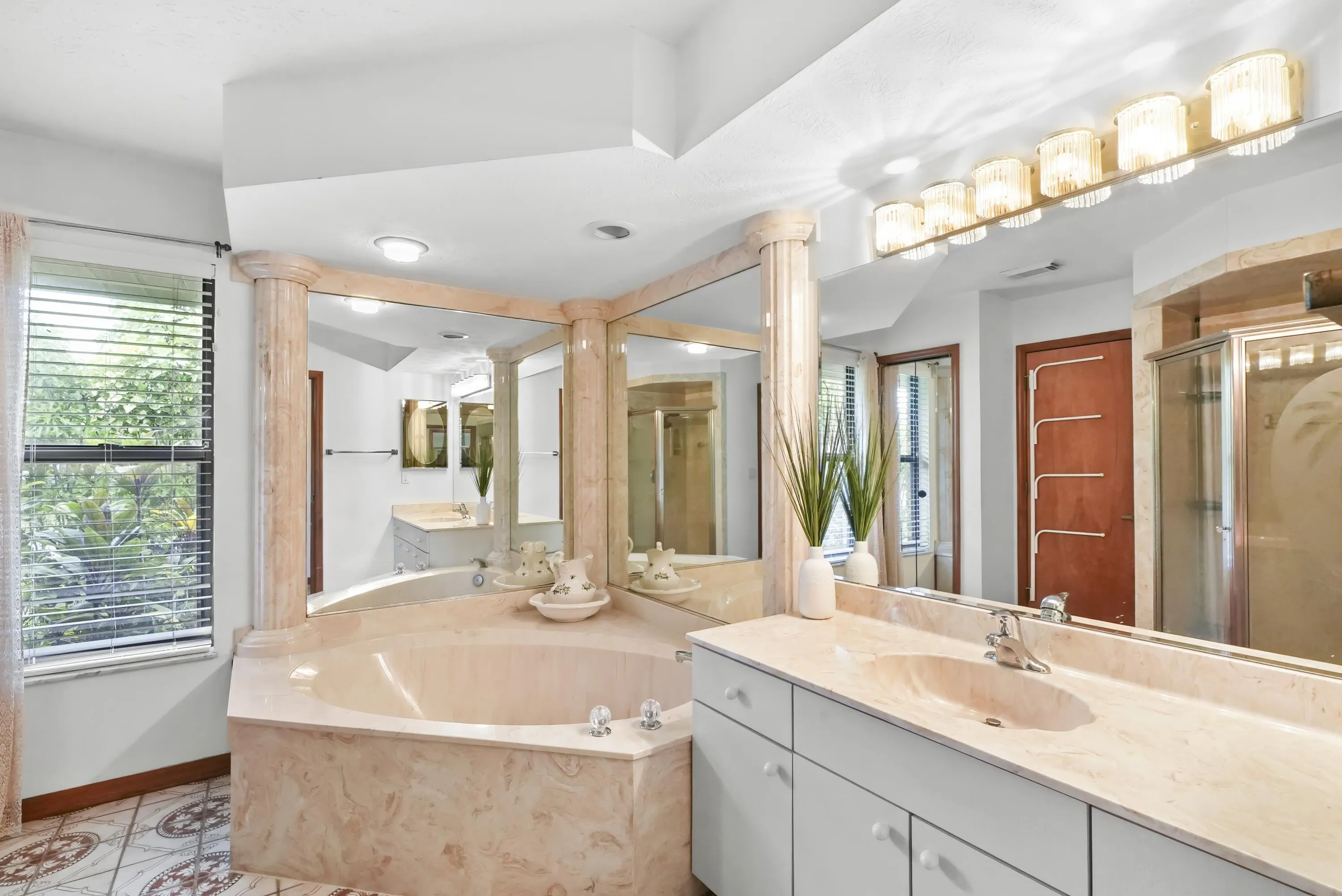 472 SE Majestic Terrace