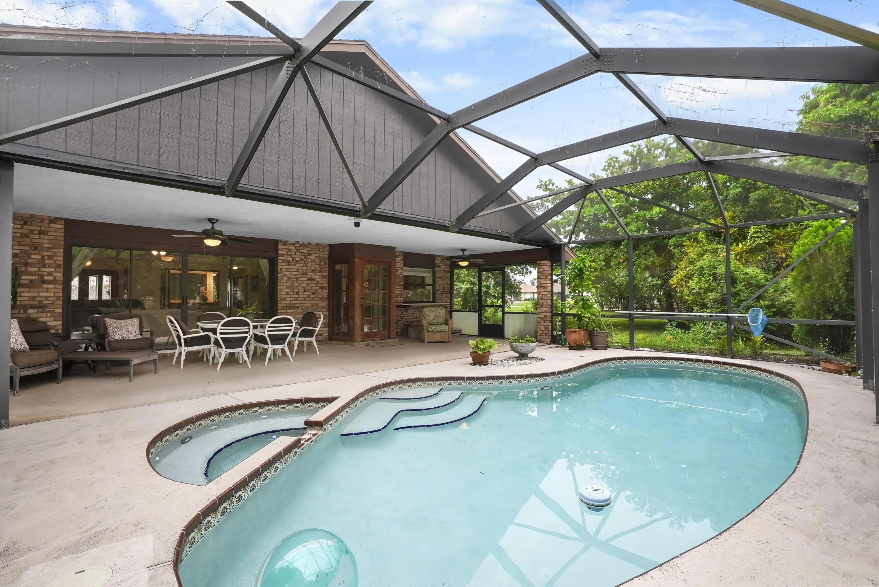 472 SE Majestic Terrace