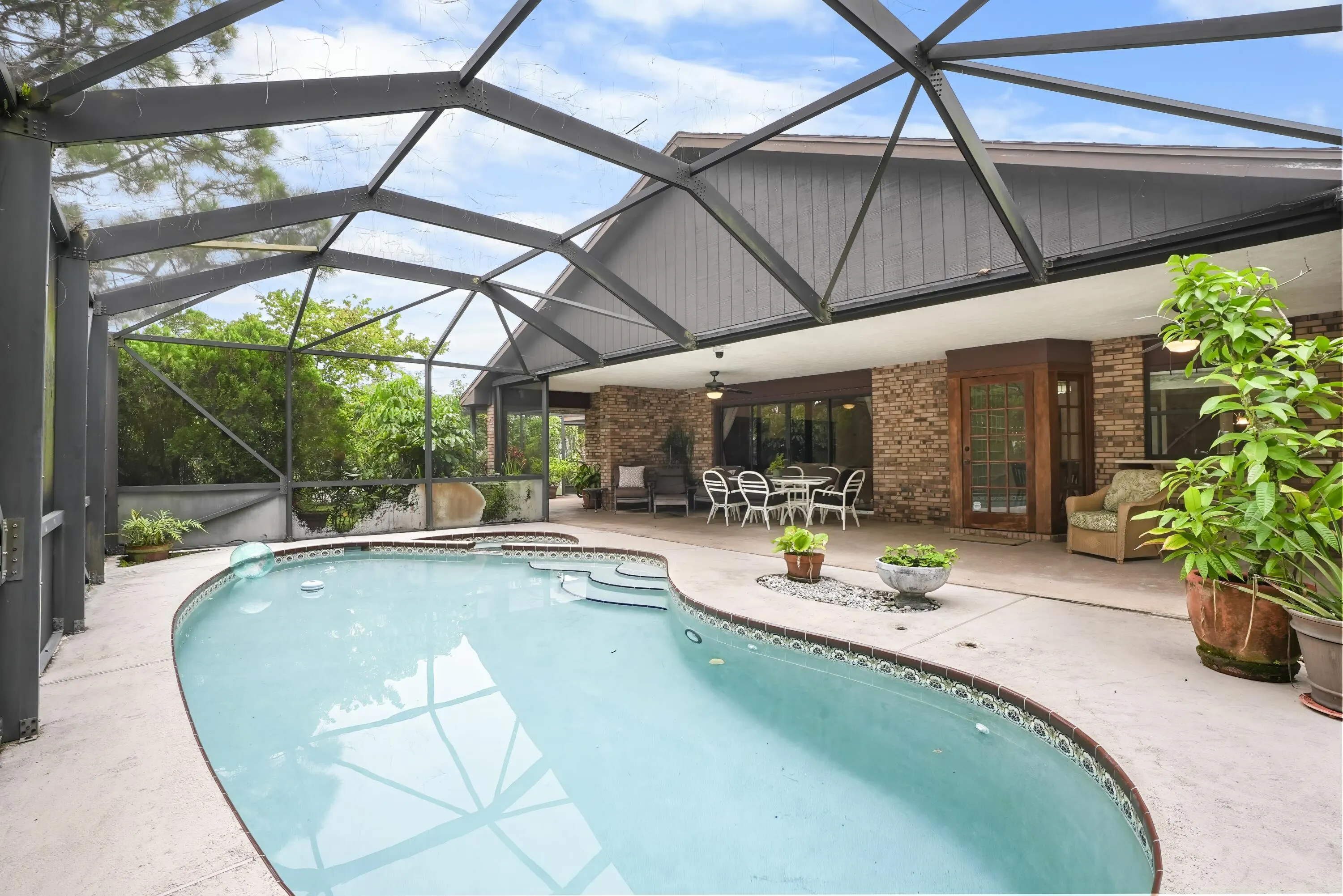 472 SE Majestic Terrace