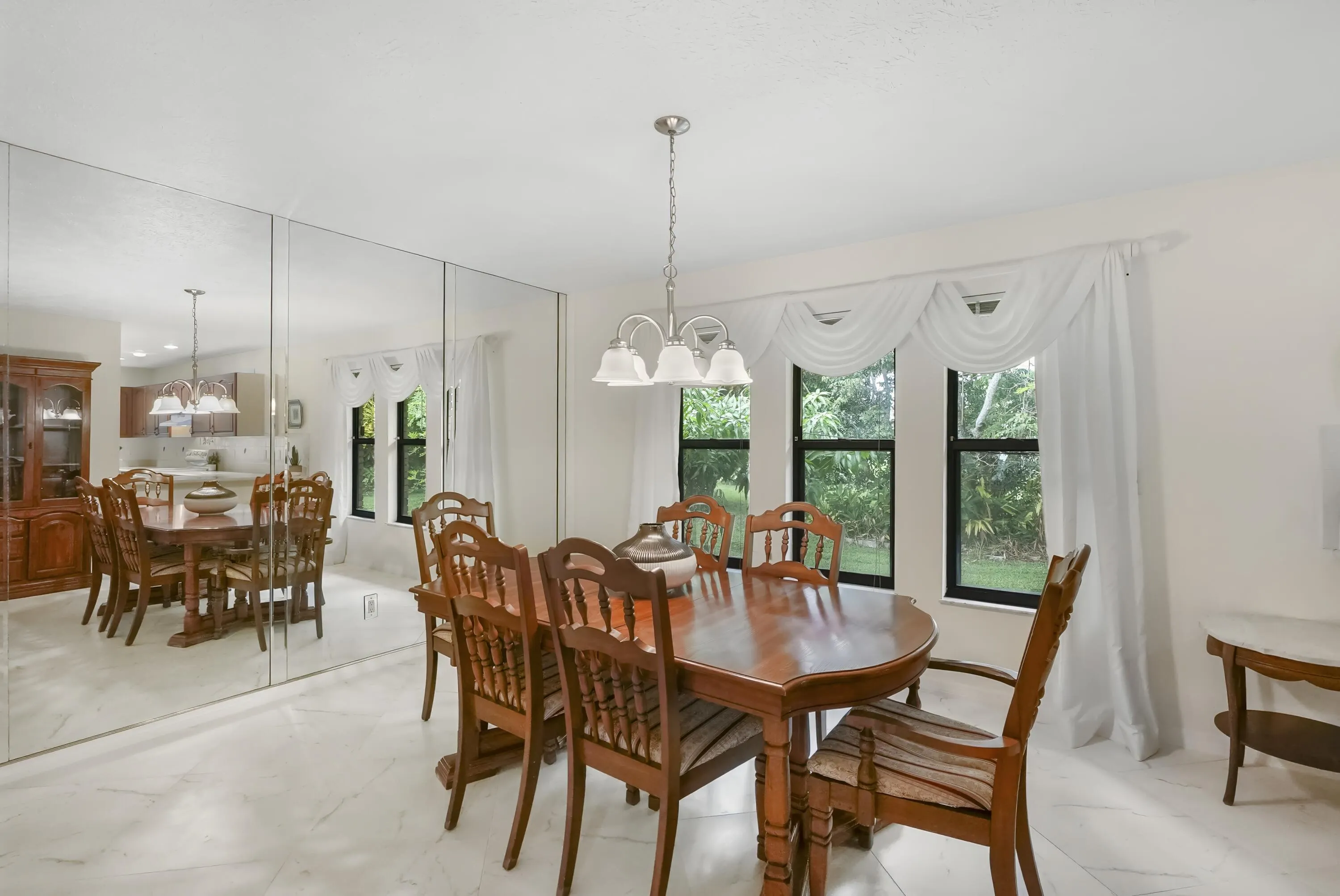 472 SE Majestic Terrace