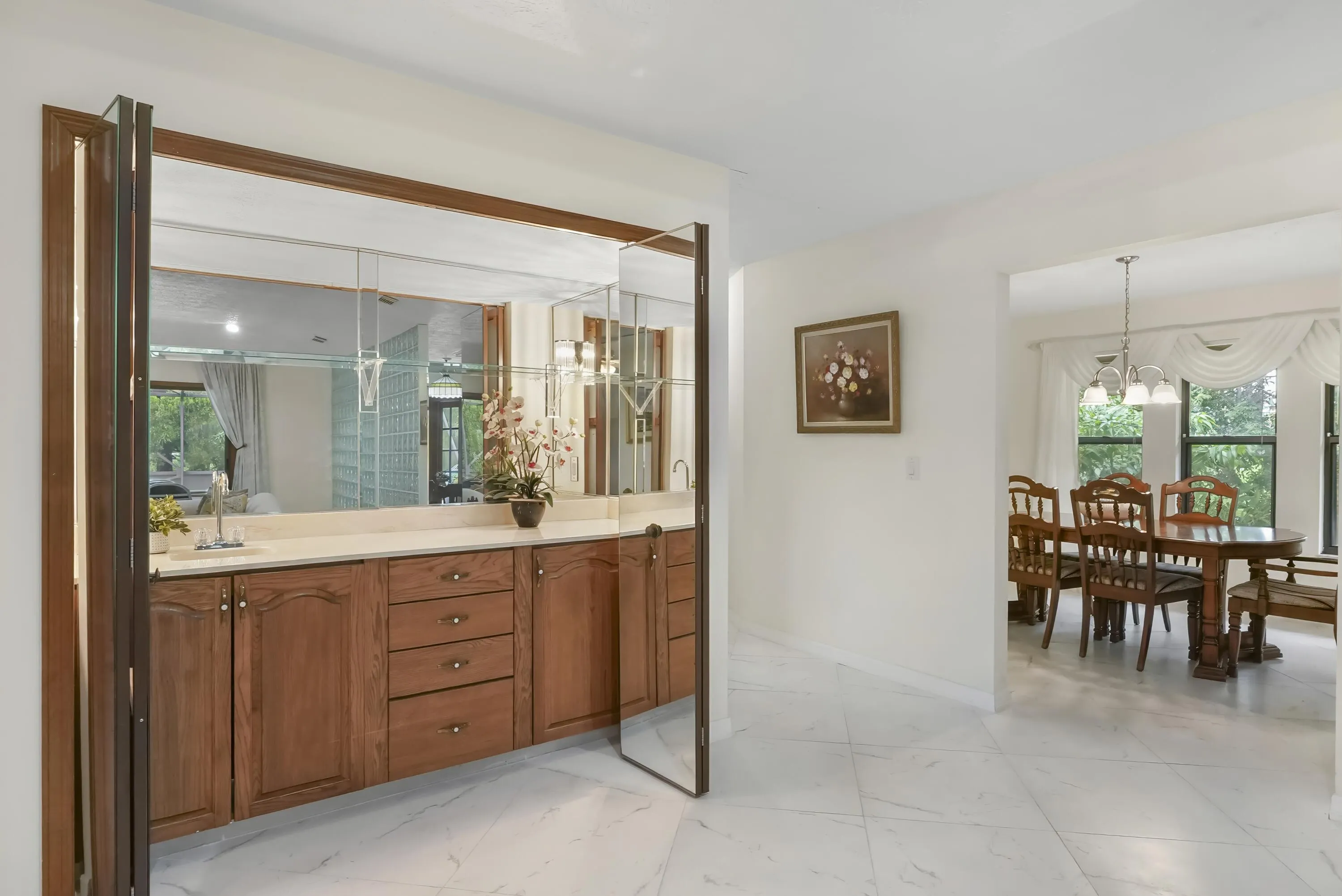 472 SE Majestic Terrace
