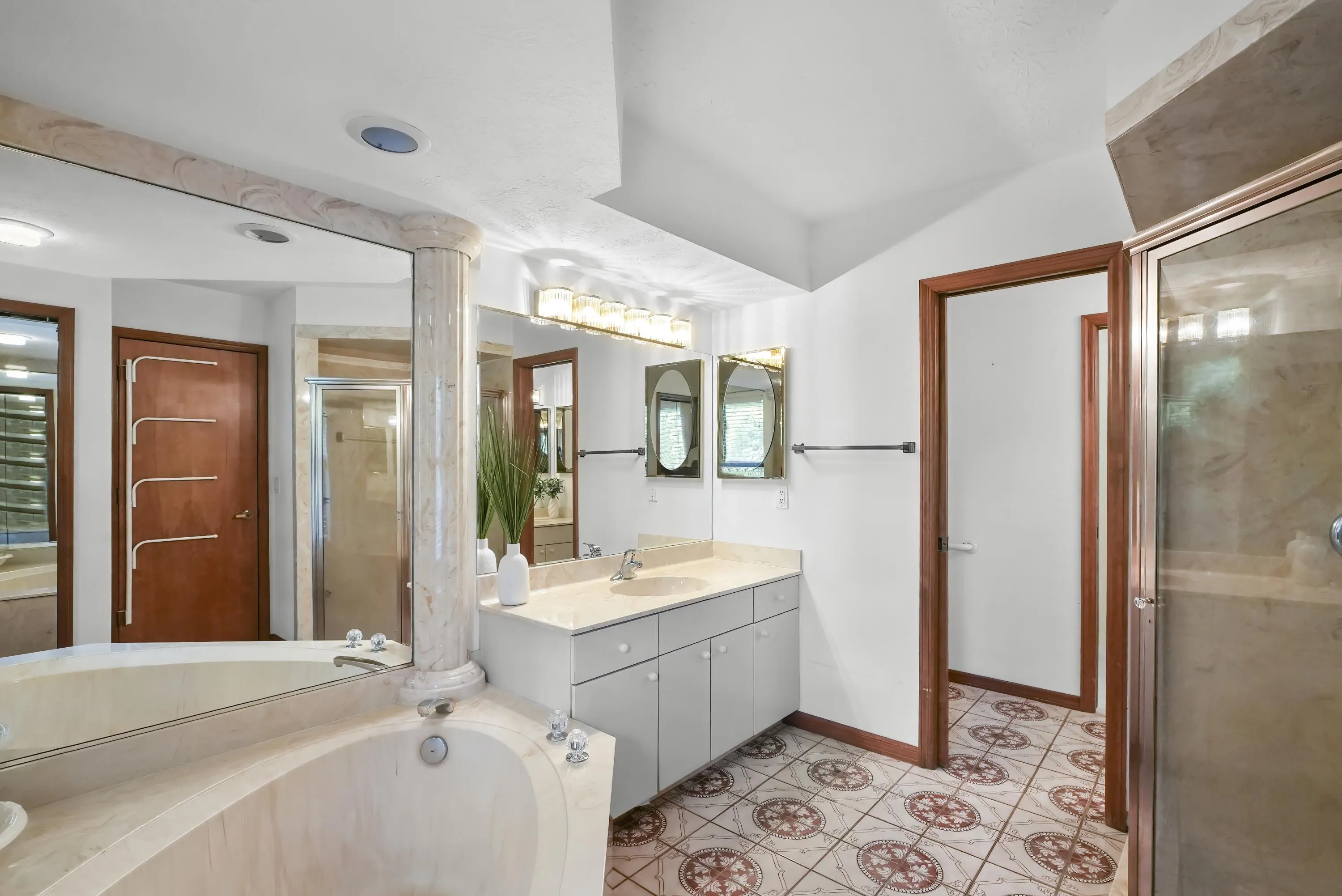 472 SE Majestic Terrace