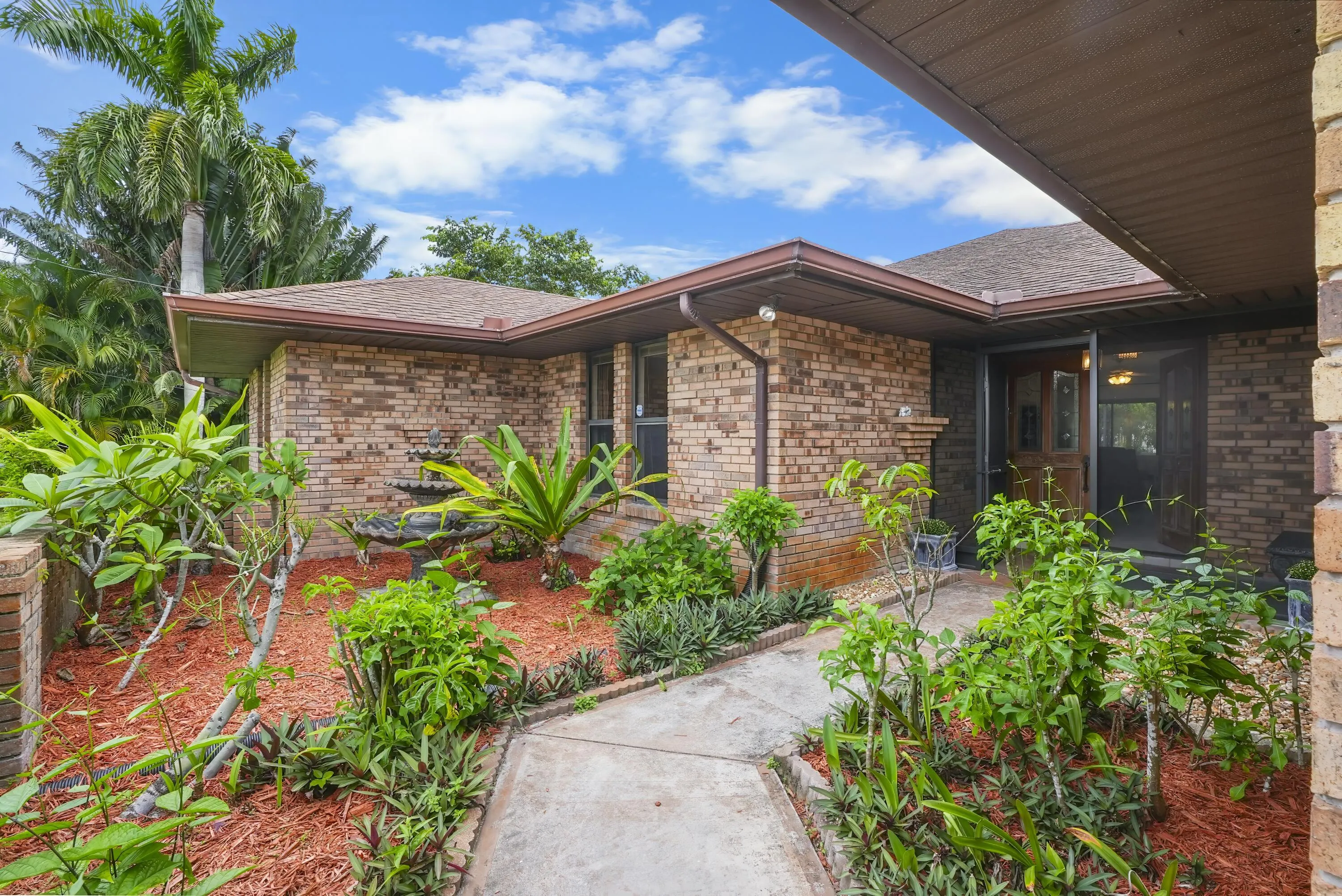 472 SE Majestic Terrace