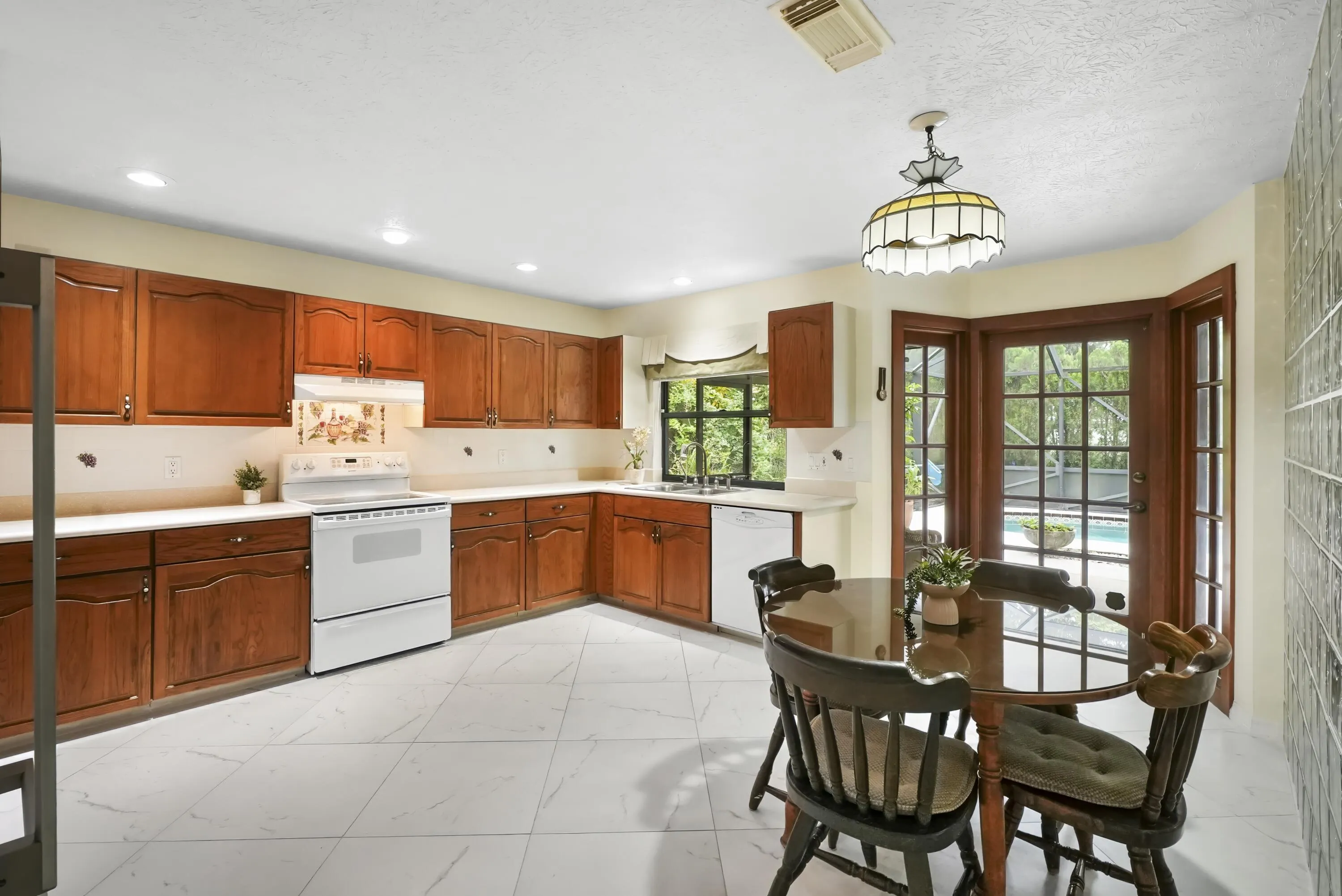 472 SE Majestic Terrace