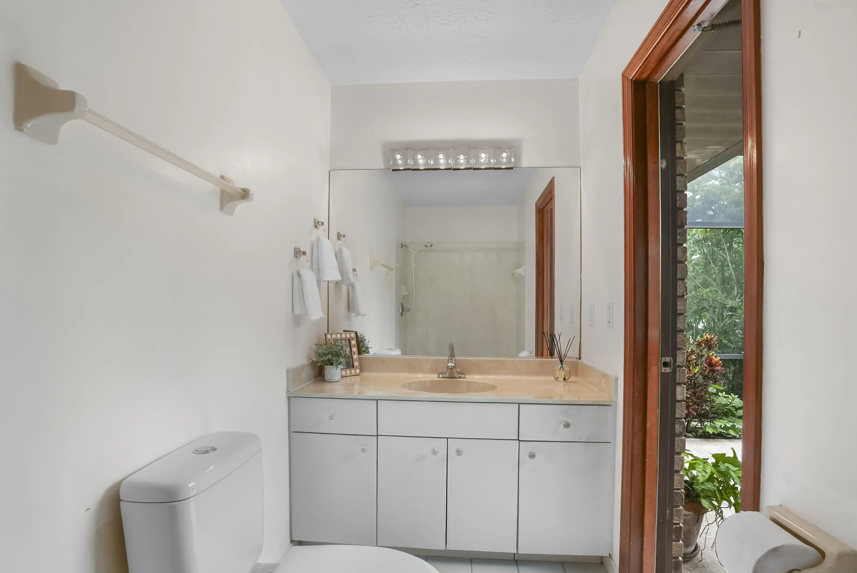 472 SE Majestic Terrace