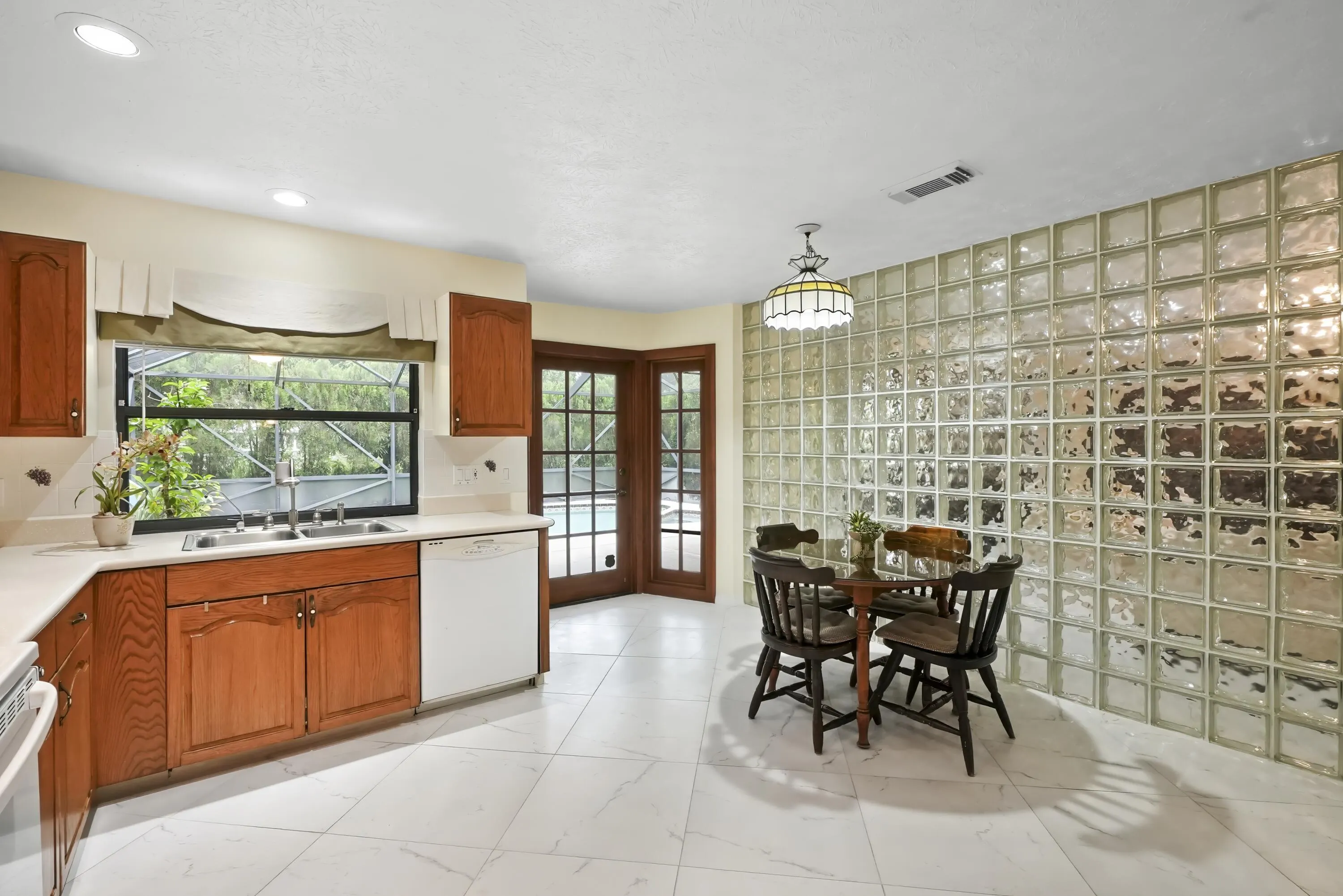 472 SE Majestic Terrace