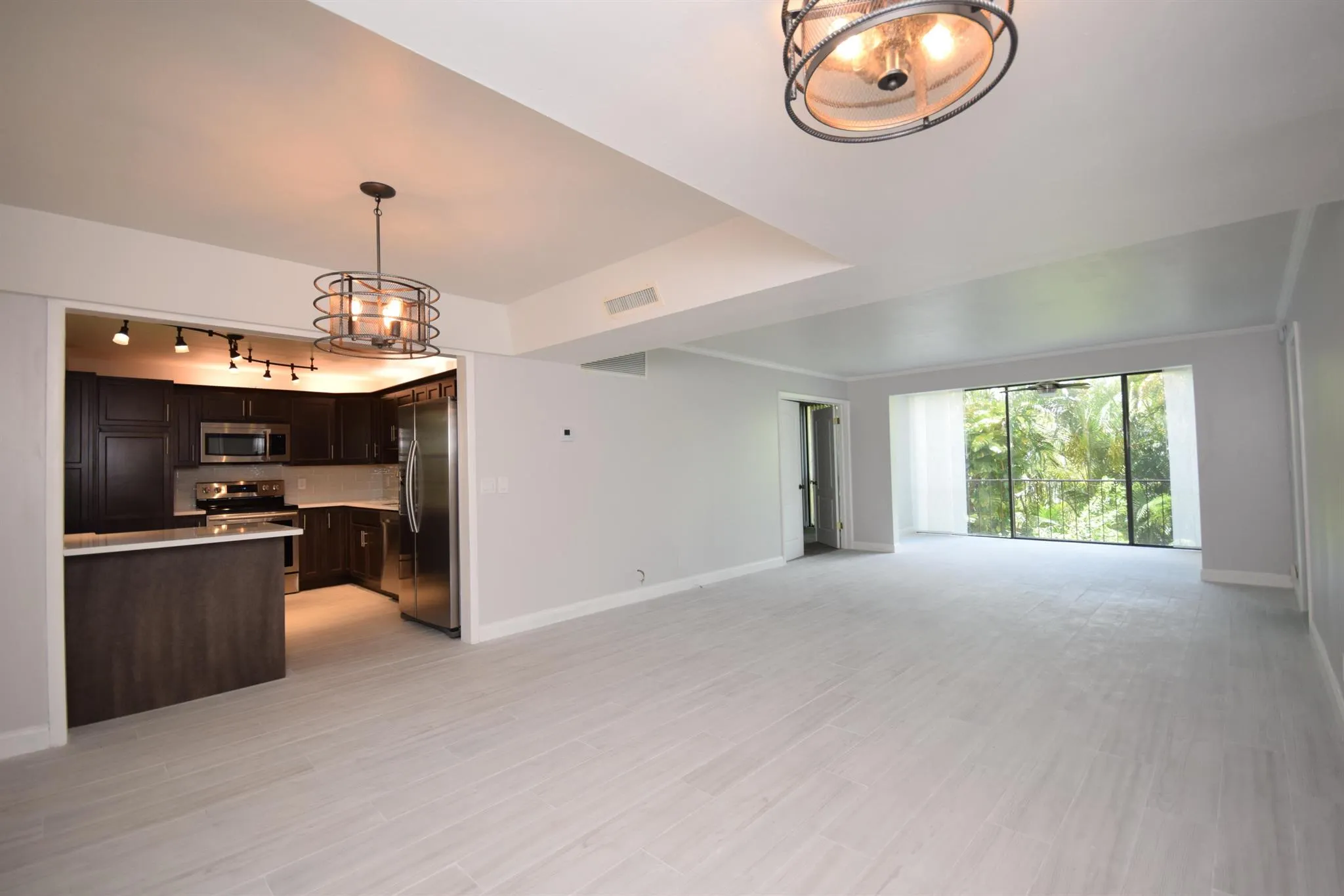 501 SW 11th Place, #204
