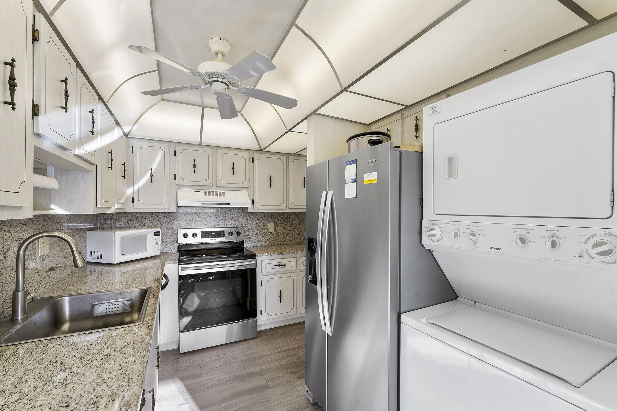 1050 Citrus, #202