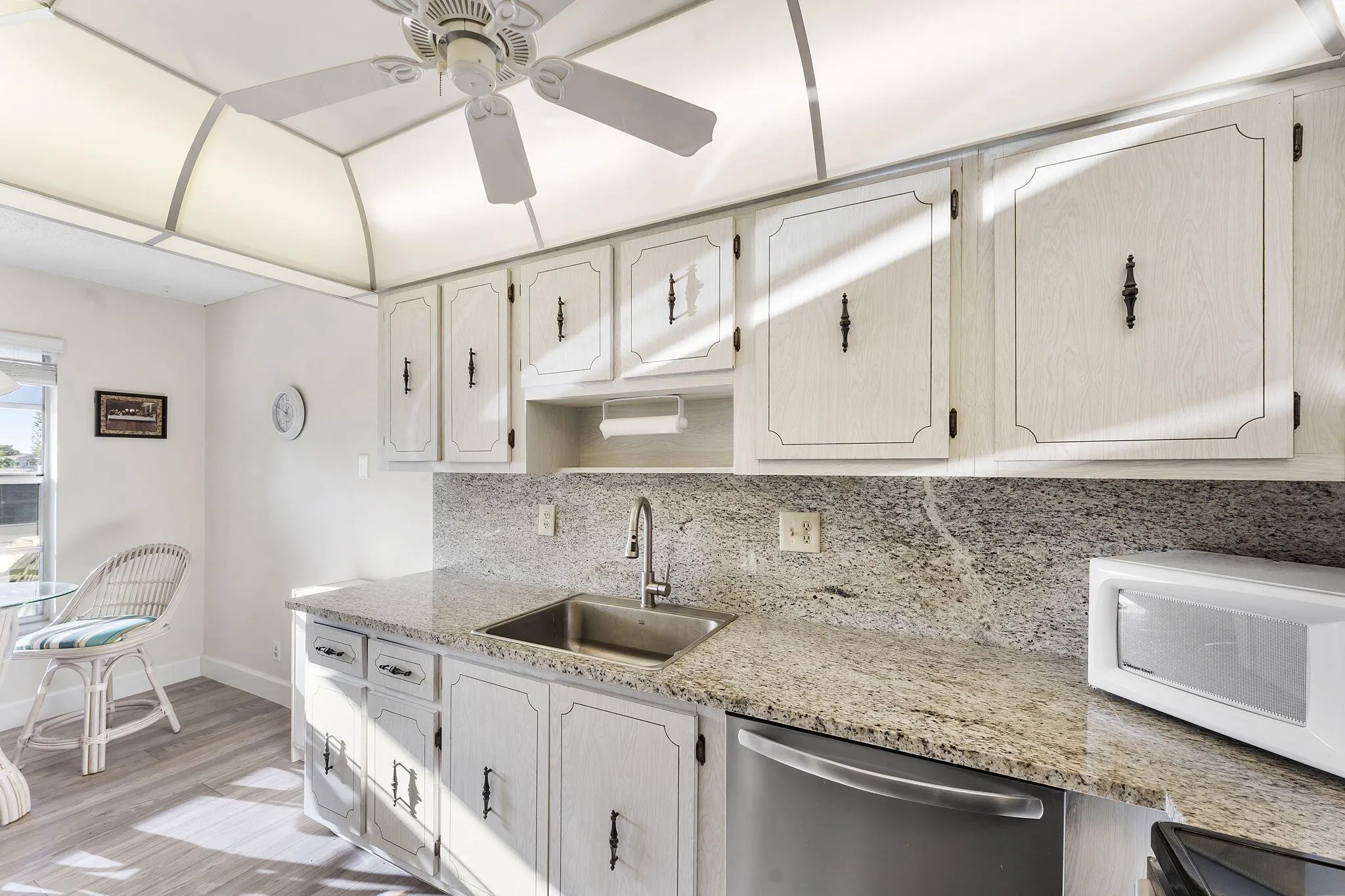 1050 Citrus, #202