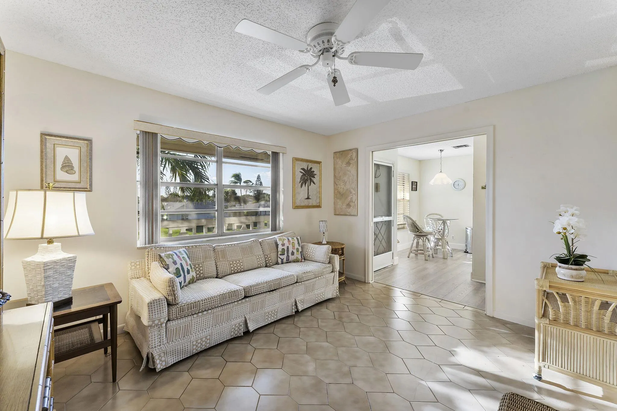 1050 Citrus, #202