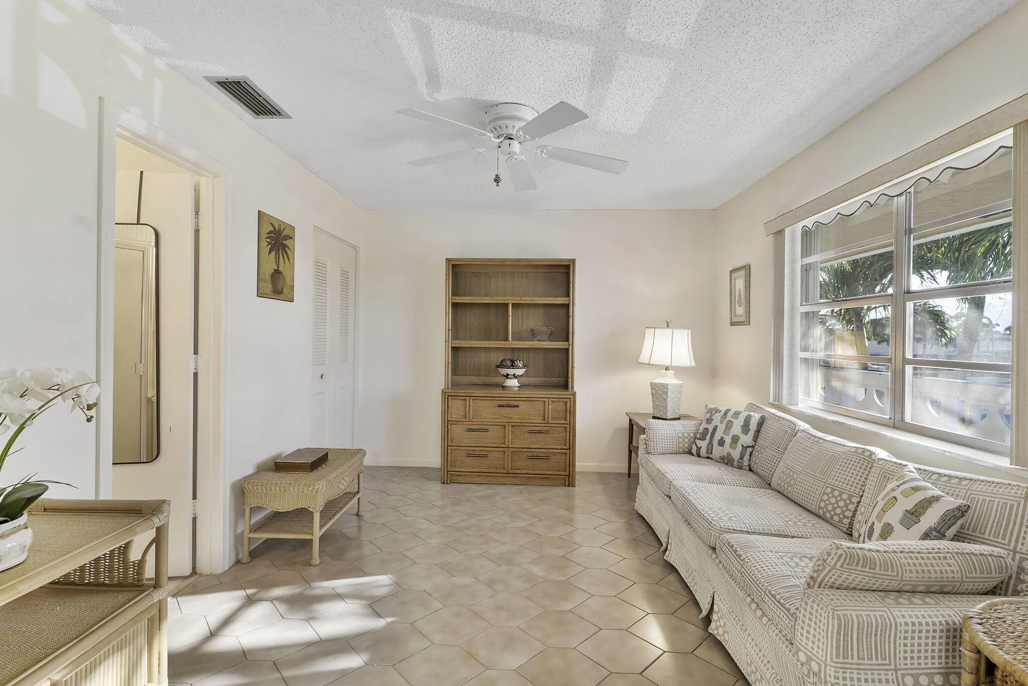 1050 Citrus, #202